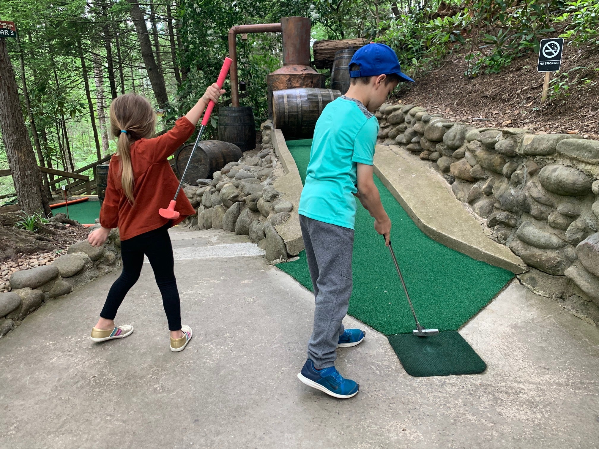 Hillbilly Golf Gatlinburg TN putting Timothy and Scarlett