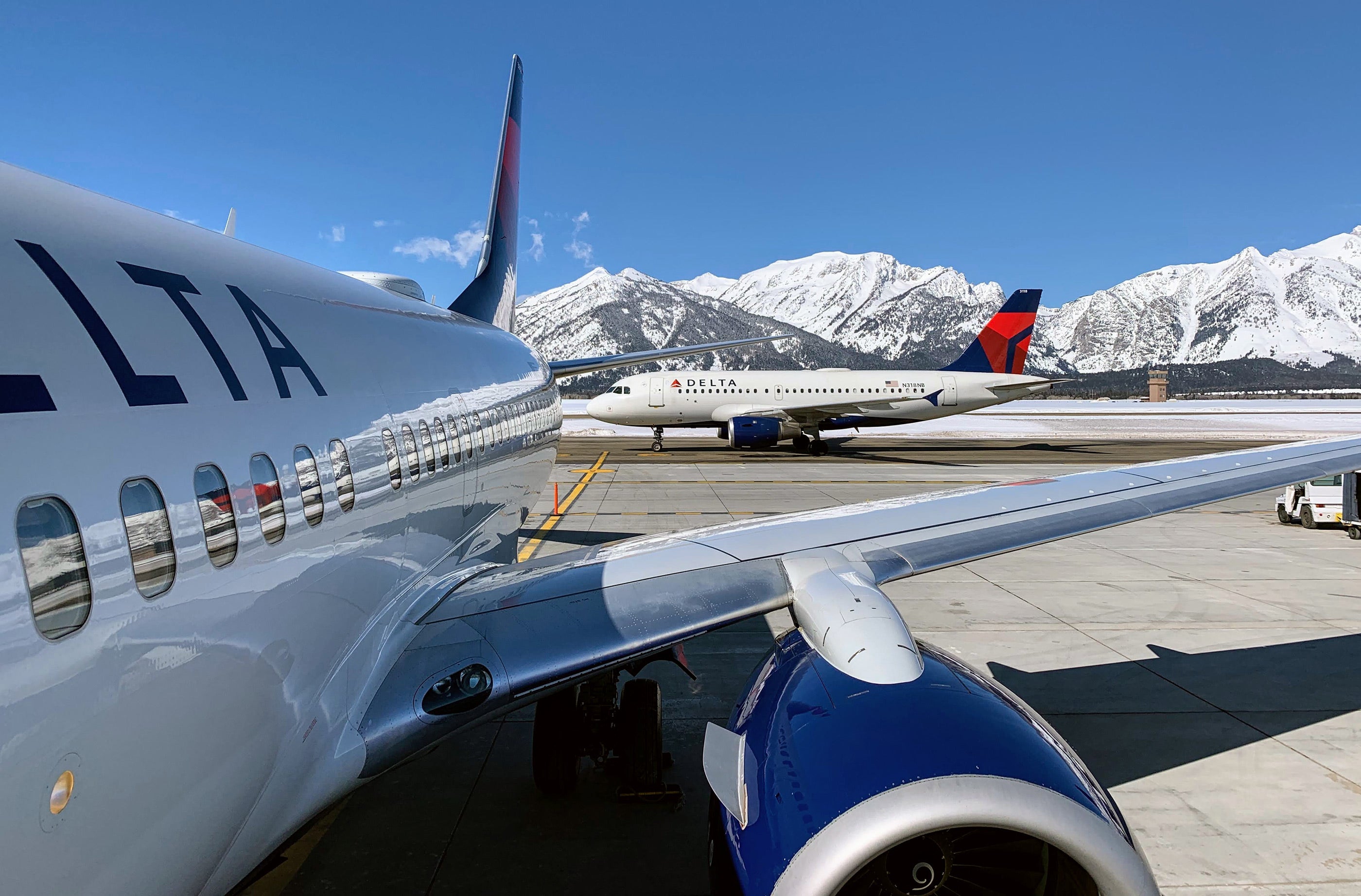 delta-airplane-plane-jet-aircraft-jackson-hole-wyoming-wy-2019