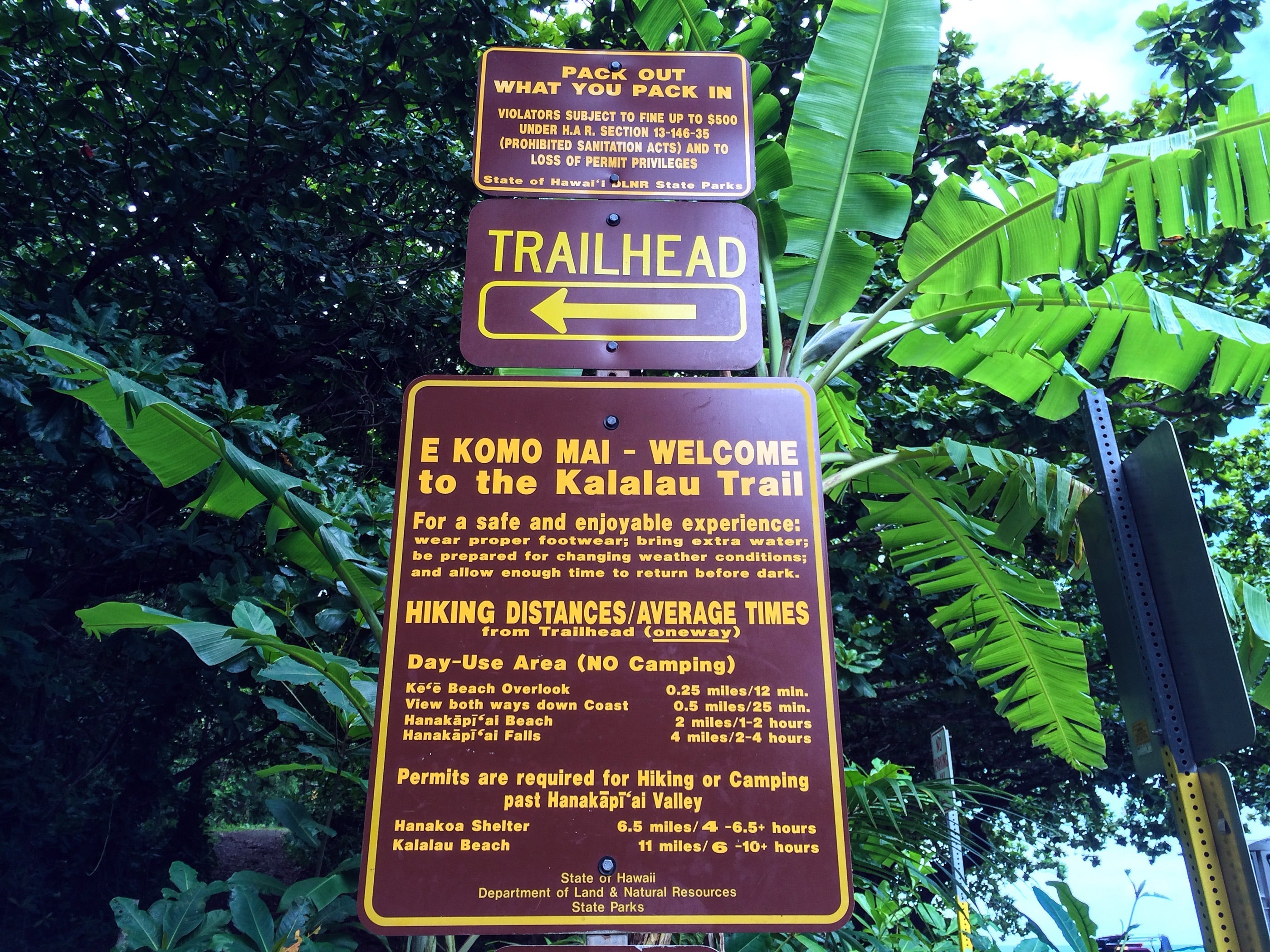 kauai-hawaii-kalalau-trail-trailhead-sign-hike-hiking