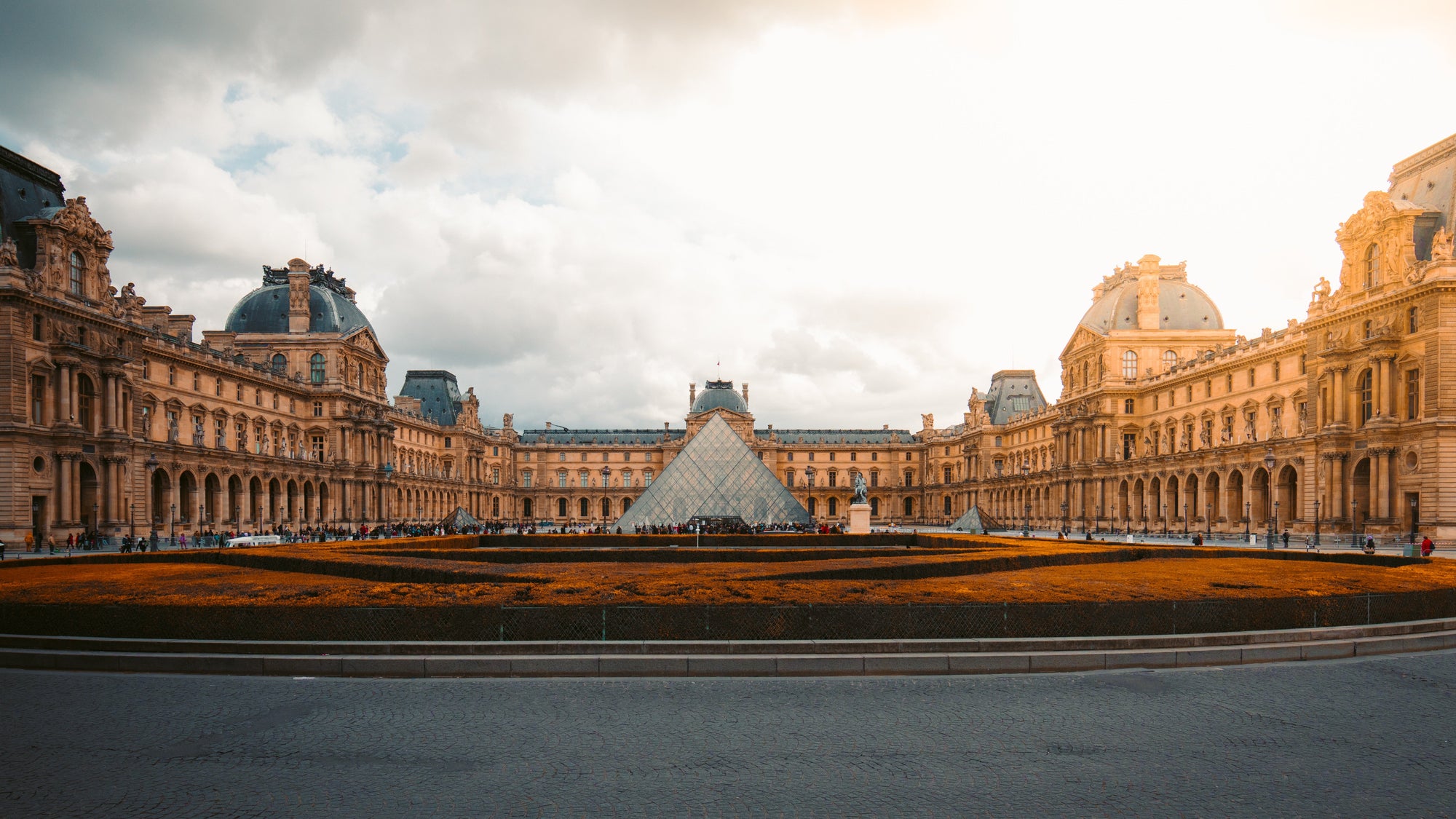 redcharlie-1490716-unsplash
