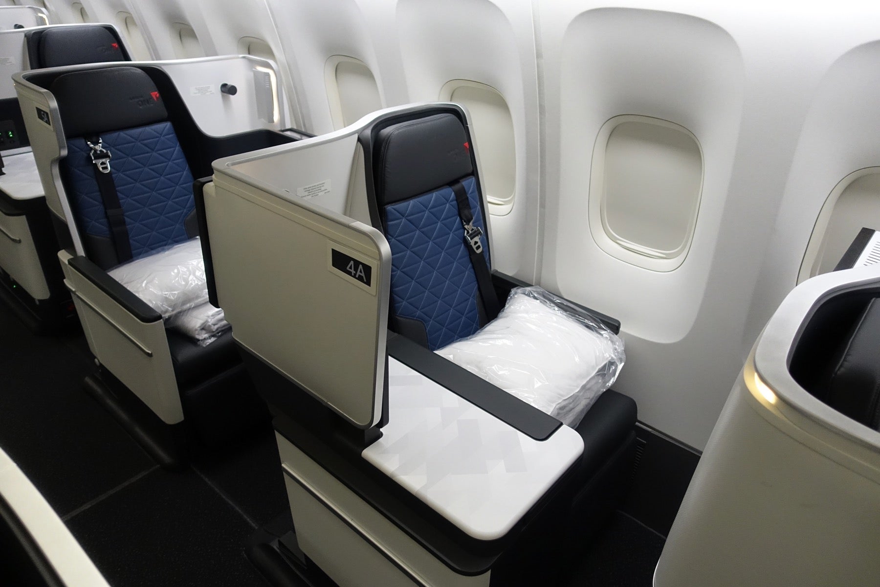 A Delta One seat on the refurbished 767-400 (Photo by Benji Stawski / TPG)