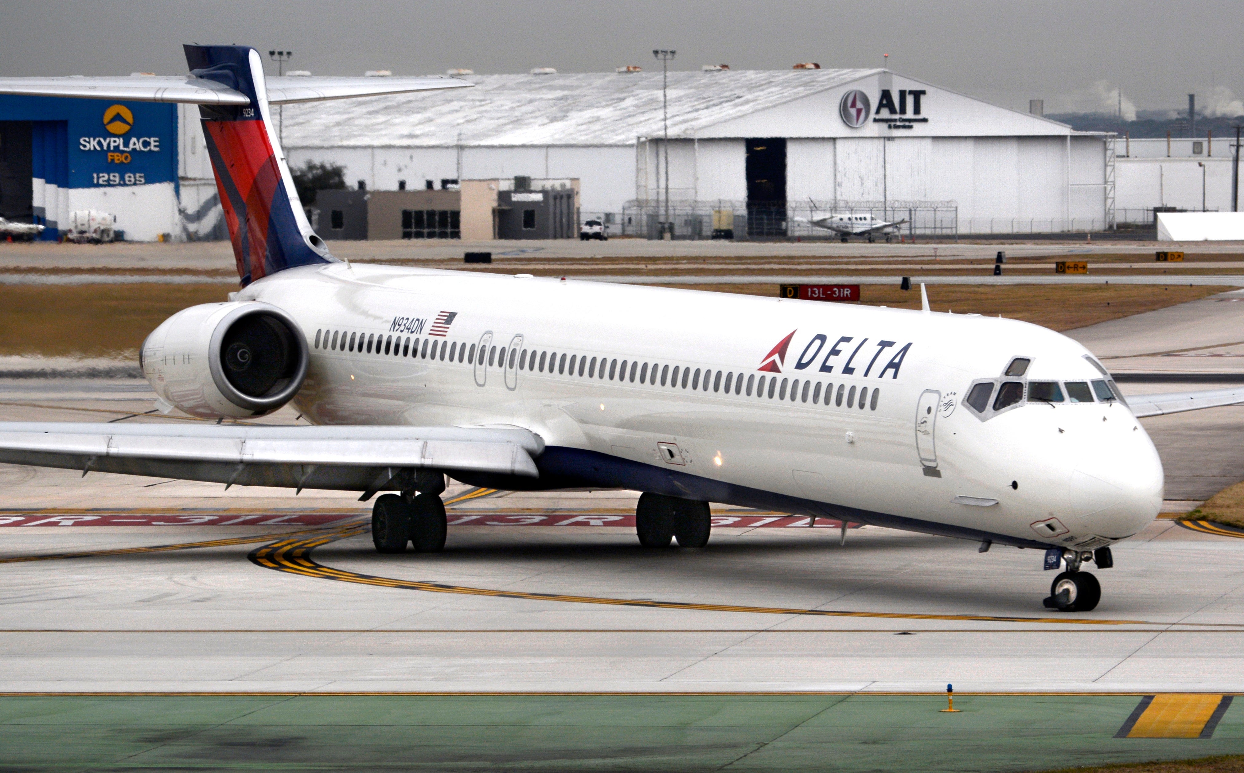 Delta Air Lines Sets Timeline for MD-90 Retirement - The Points Guy