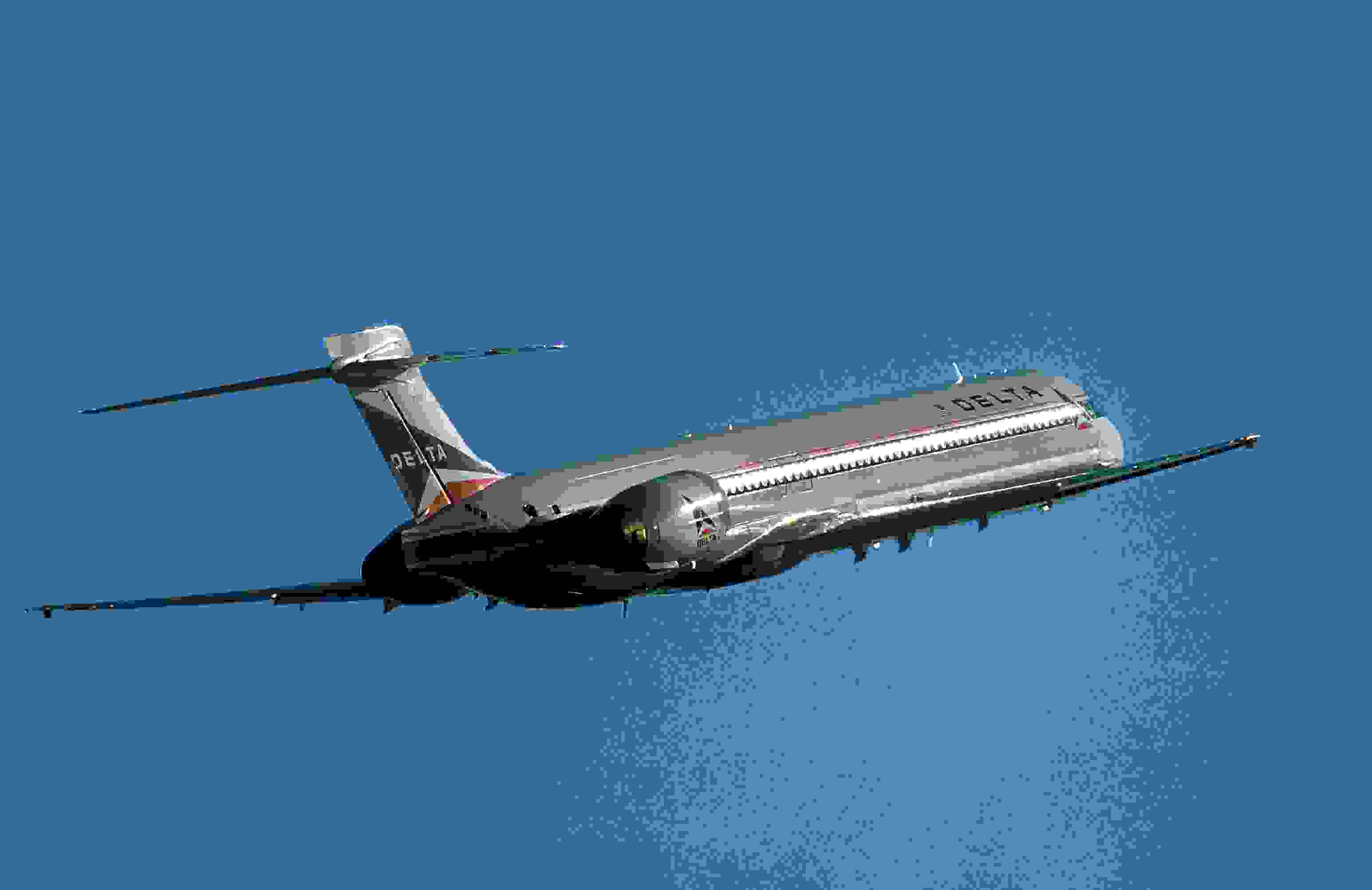 A Delta Air Lines MD-90 in 1997. (Photo by Etienne DE MALGLAIVE/Gamma-Rapho via Getty Images)