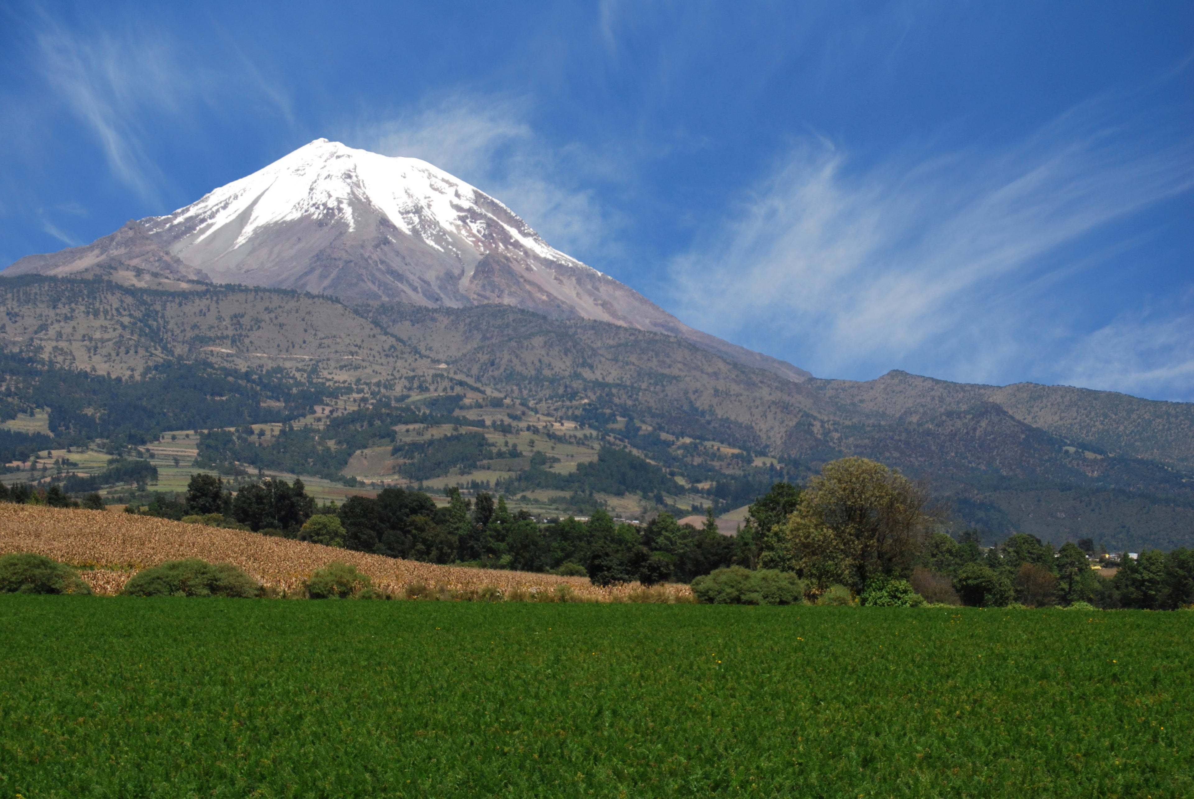 The peak of Orizaba or Citlaltepetl is the highest mountain in Mexico to 5958 meters above sea level