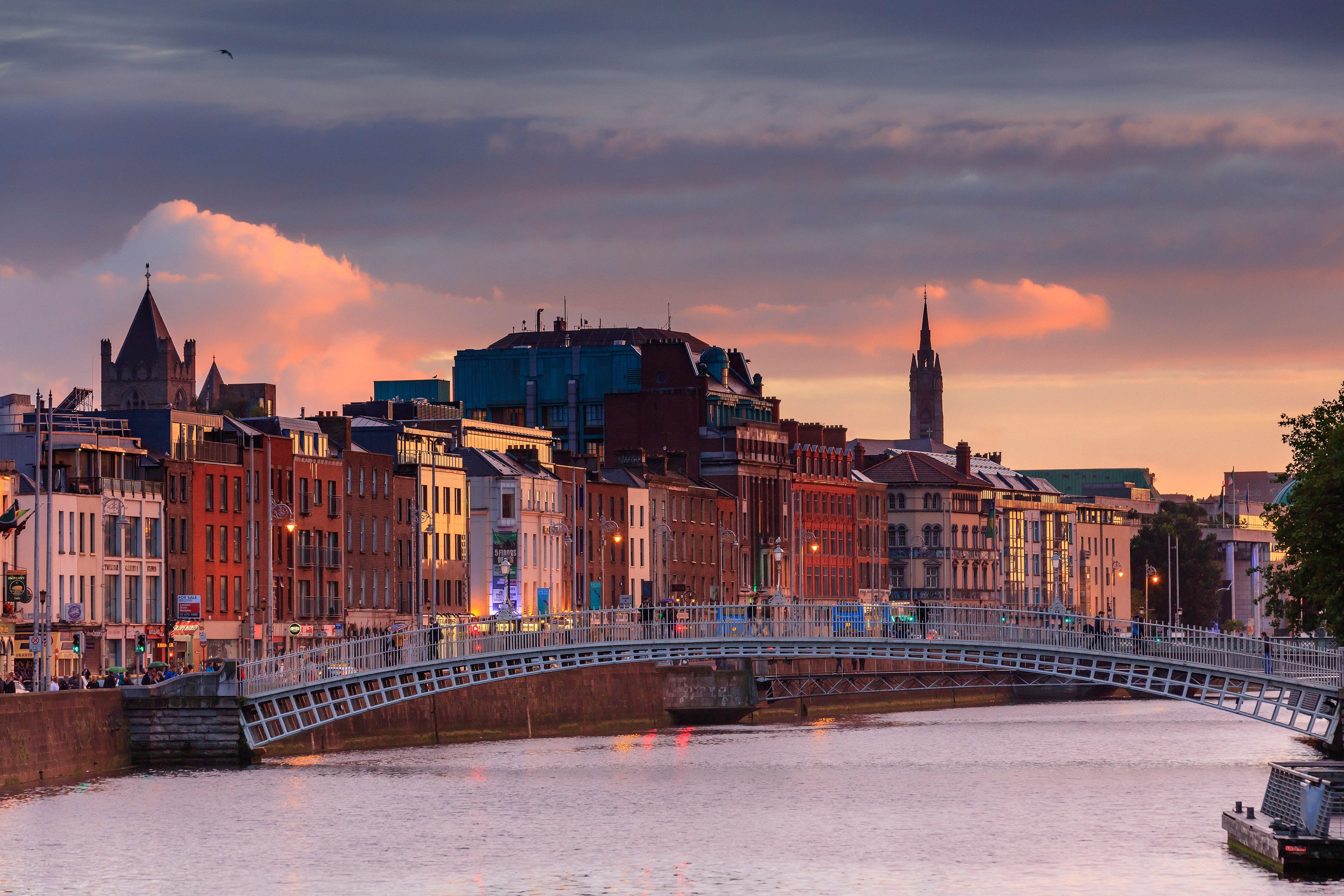 Half Penny Bridge, Dublin at sunrise