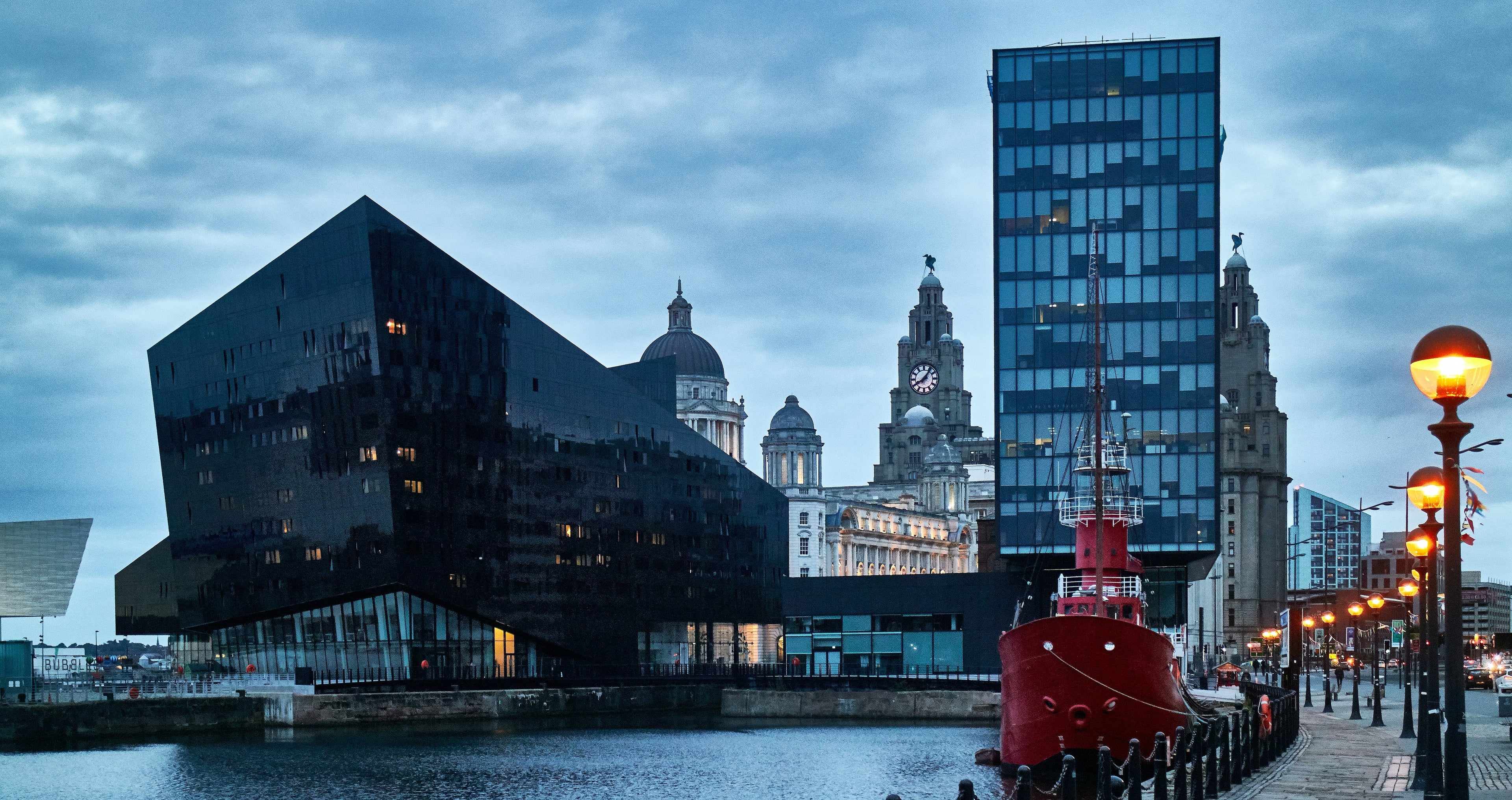 England. Merseyside. Liverpool city waterfront. . (Photo by: Mahaux Charles/AGF/Universal Images Group via Getty Images)