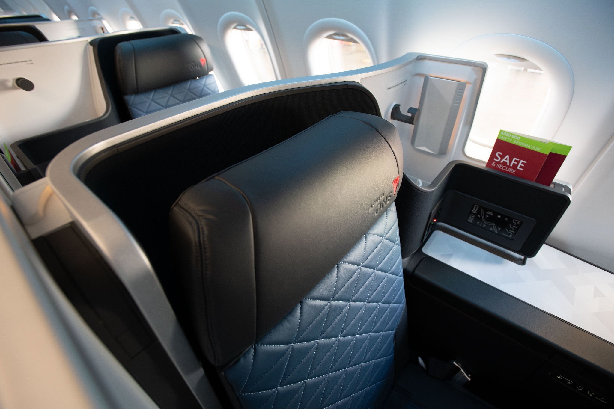 delta one suite cabin a330-930neo a339