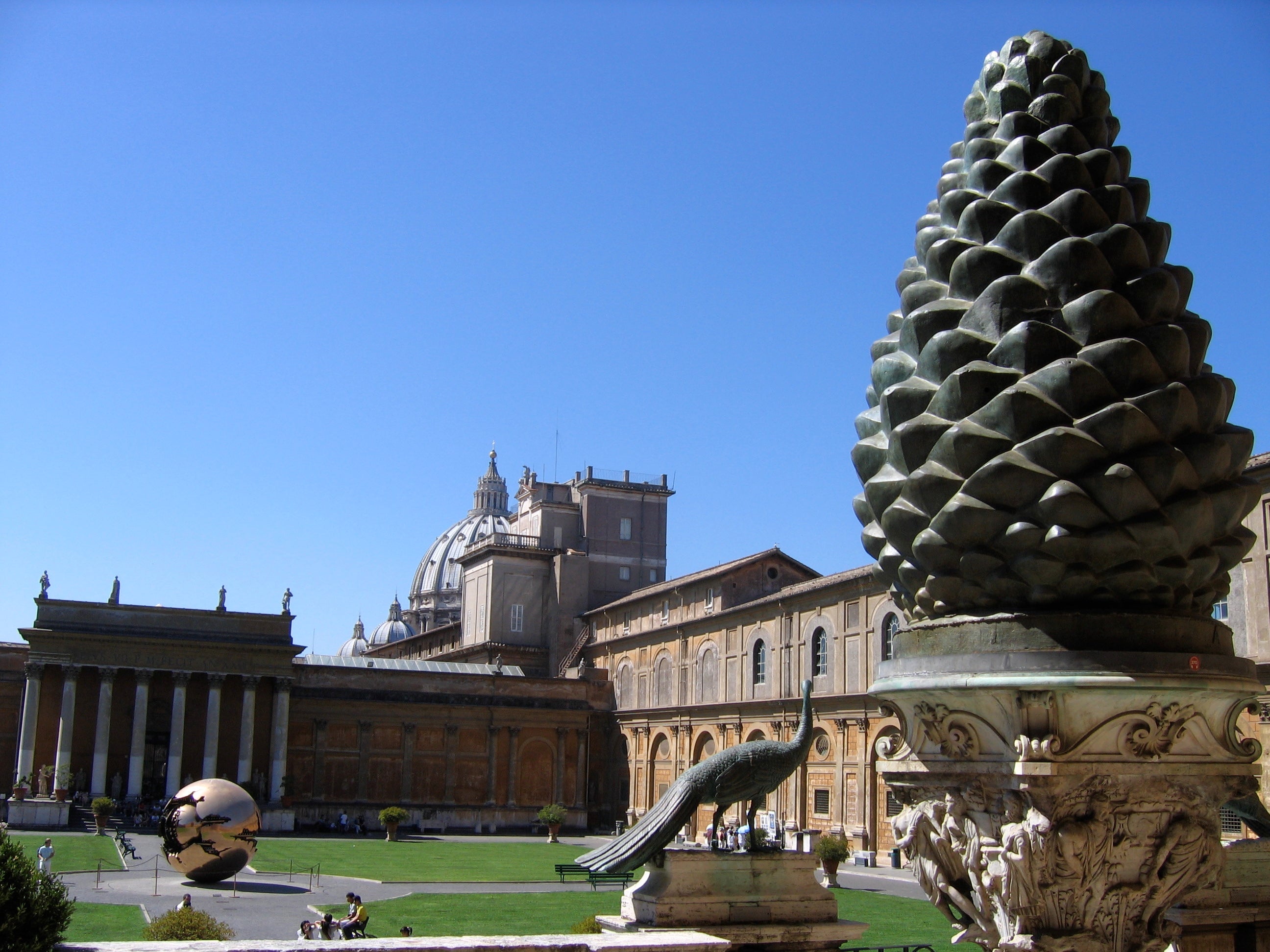 pinecone courtyard vatican