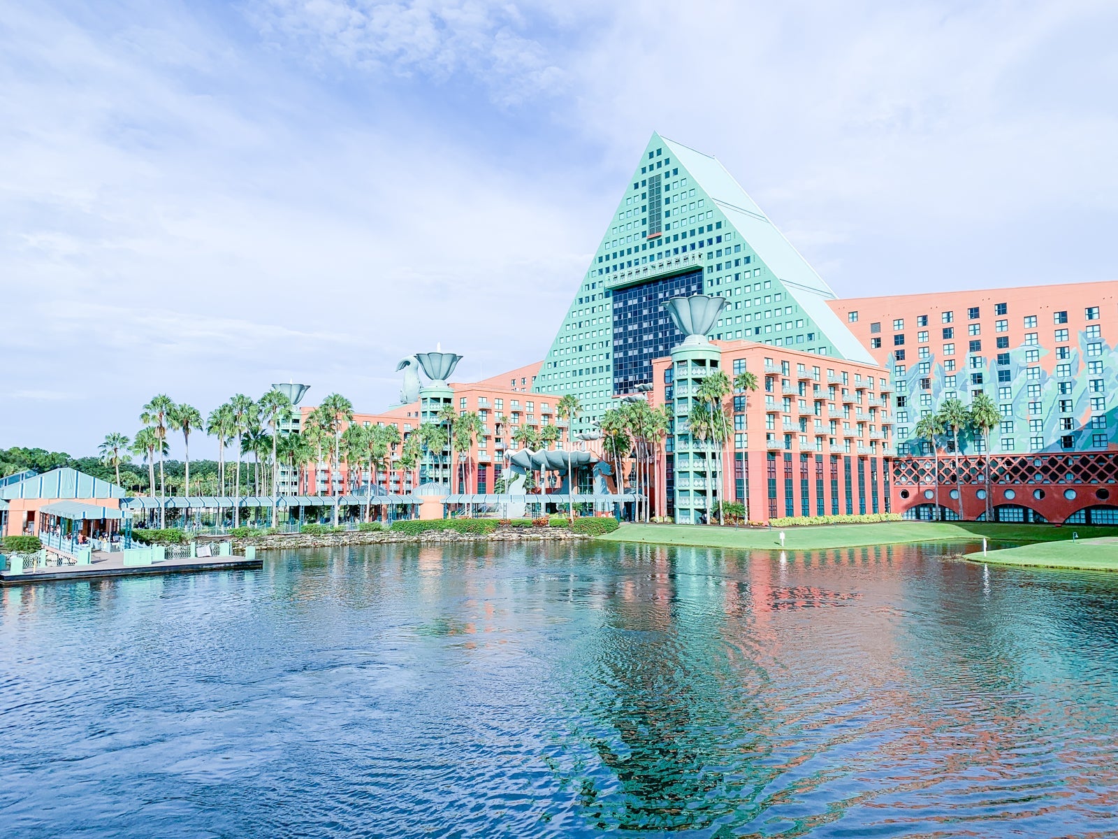 Disney Swan and Dolphin (Photo by Summer Hull / The Points Guy)