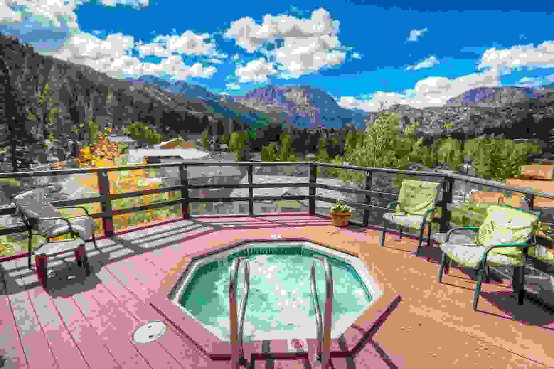 The outdoor hot tub at the Heidelberg Inn will be a nice place to rest after a day on the slopes. (Photo courtesy of Wyndham)