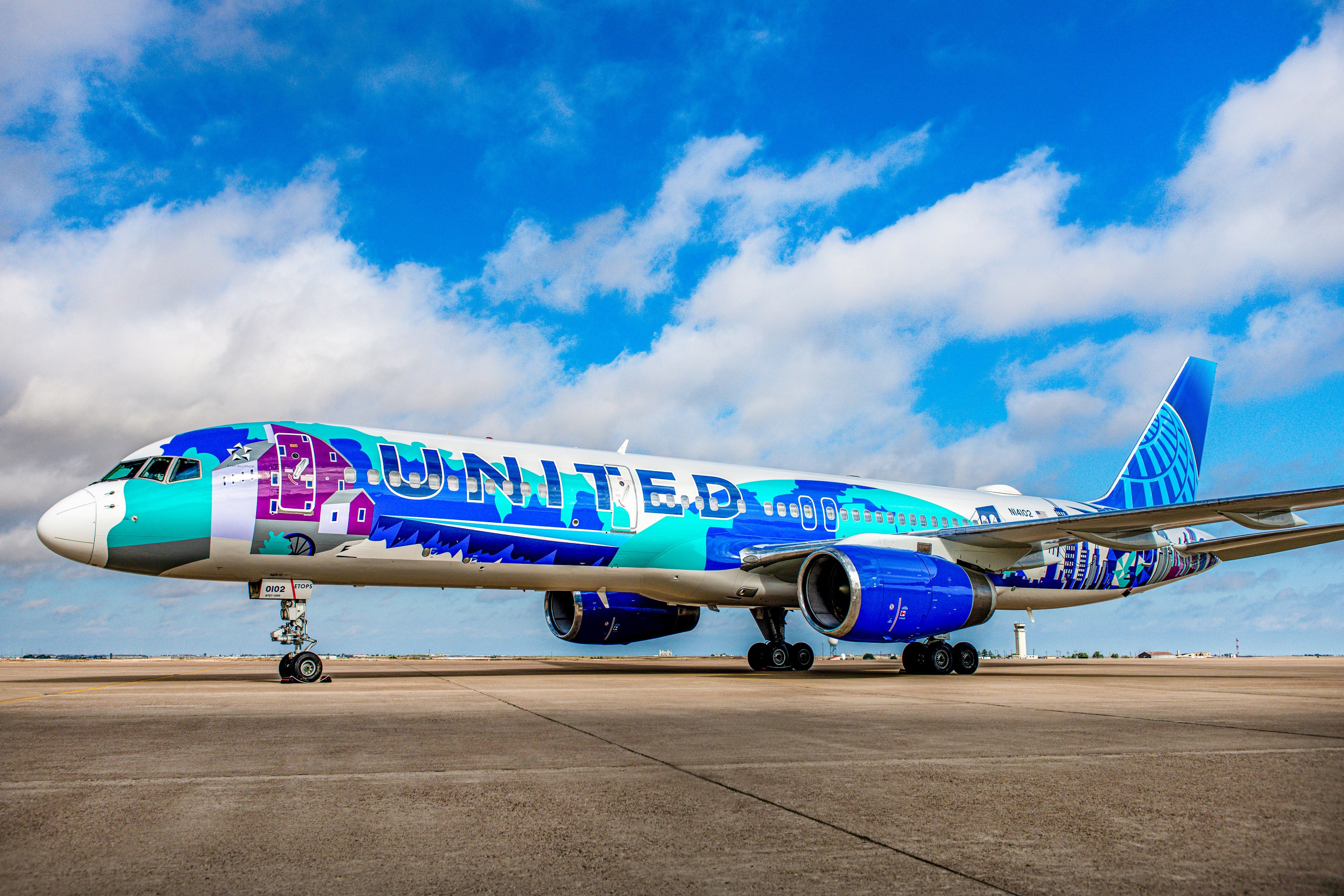 United Airlines added this special livery to one of its Boeing 757s as part of its 'Her Art Here' contest. (Image courtesy of United Airlines)