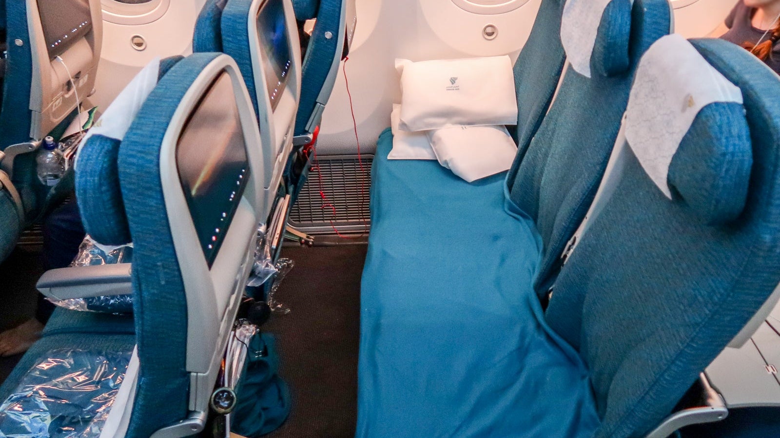 Oman Air LHR-MCT B787 Economy Review