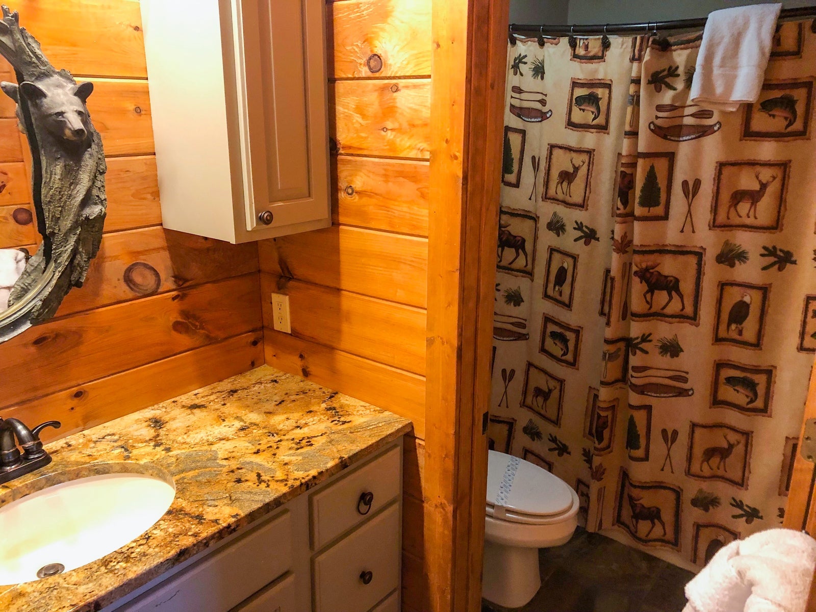 cabin bathroom (Photo by Caitlin Riddell/The Points Guy)