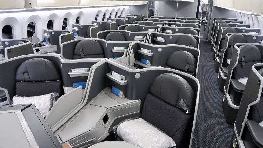 AA-American-Airlines-787-9-789-business-class-cabin