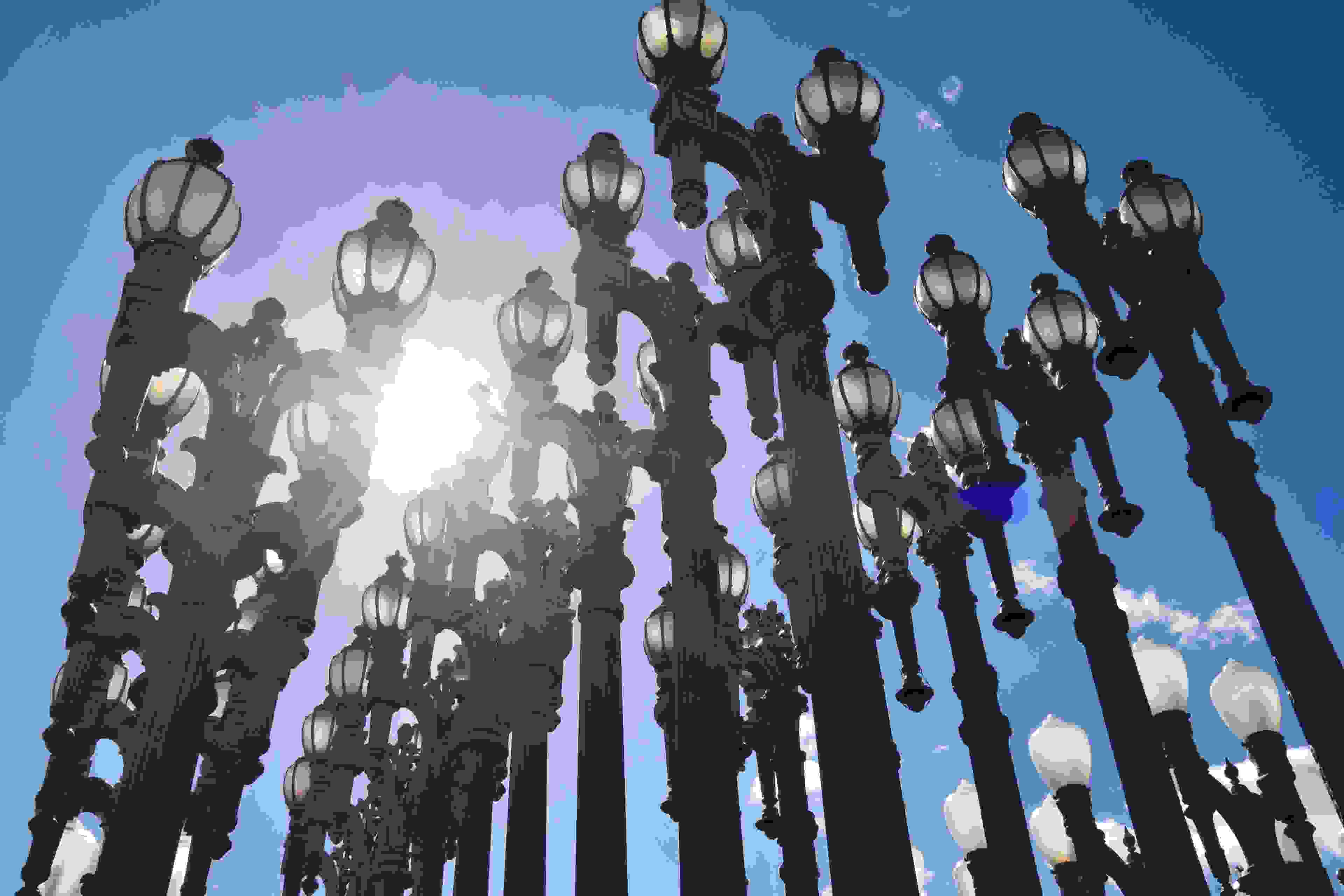 This famous installation of streetlights at LACMA draws crowds. (Photo courtesy of 2DadsWithBaggage)