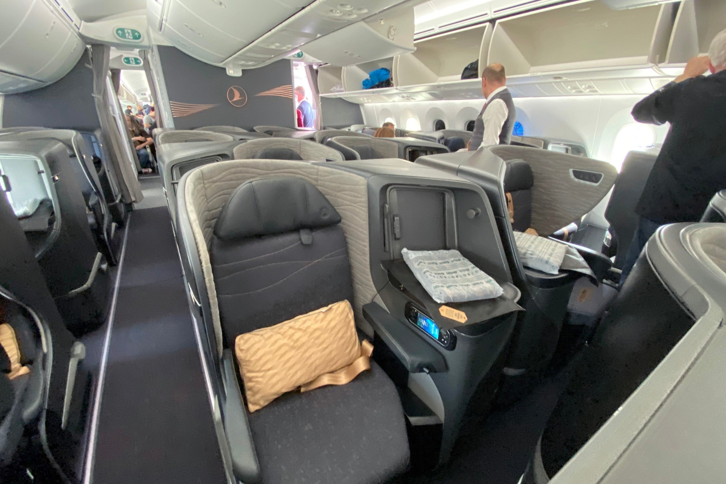 Turkish 787-9 Business Review IST-ATL ZH
