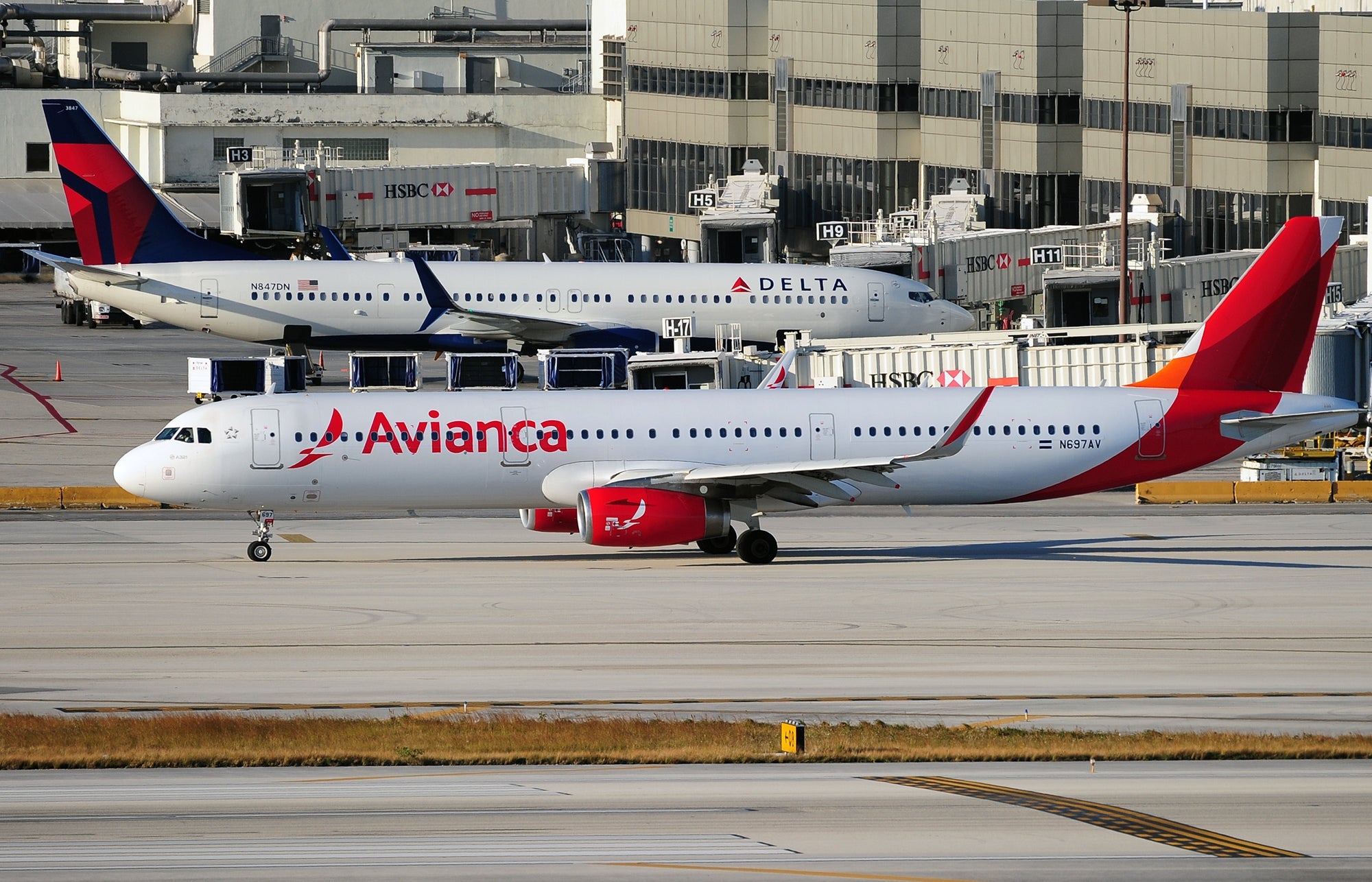 All about airplane winglets, and how to tell them apart - The Points Guy