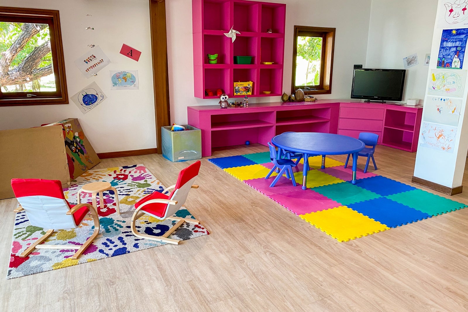 Kids play room