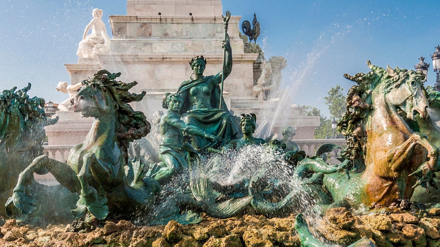 France, Bordeaux, Chartrons neighborhood, Esplanade des Quinconces, fontain of the monument aux Girondins (World Heritage UNESCO)