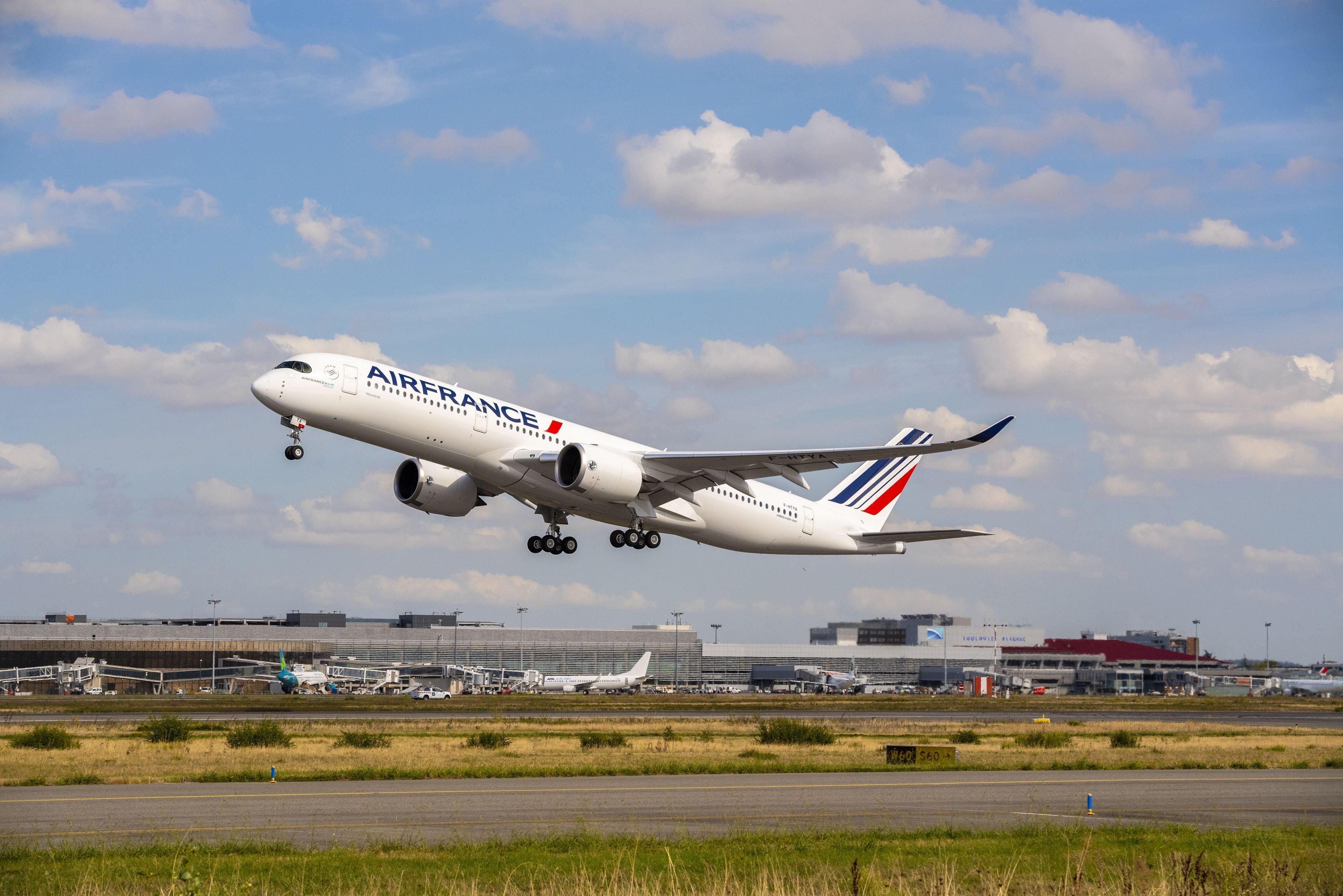 Air France boosts Airbus A350 orders to replace A380s, A340s