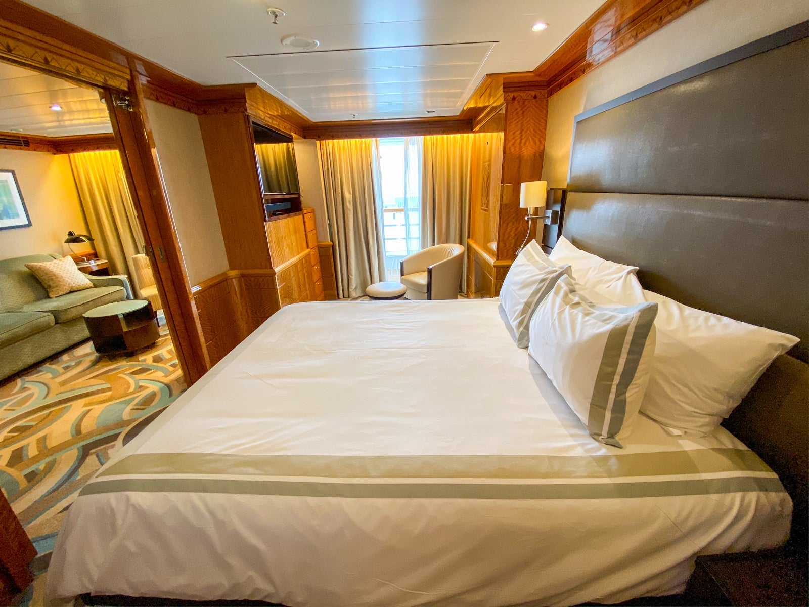King-sized bed. SUMMER HULL/THE POINTS GUY