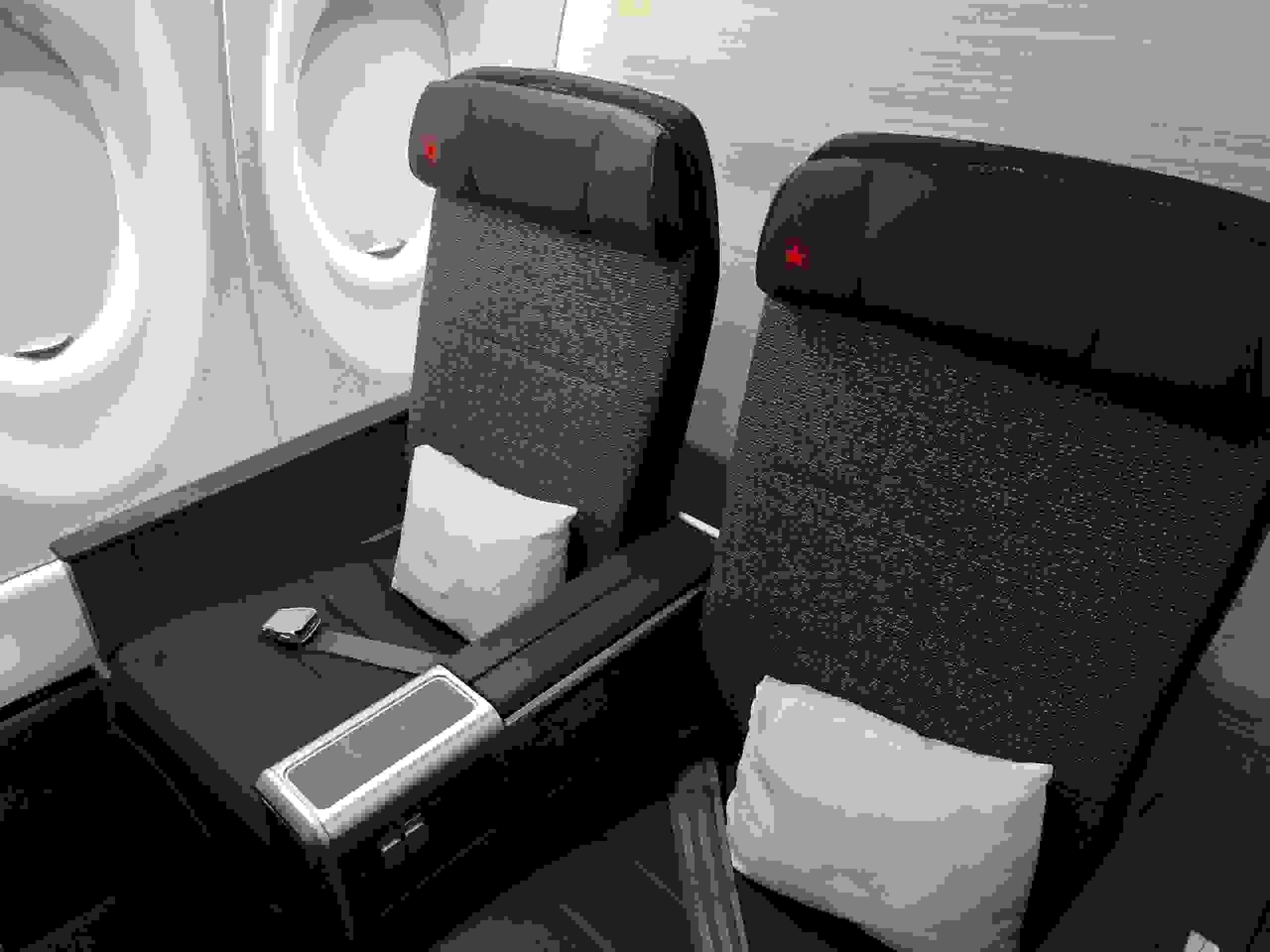 Business class onboard Air Canada's A220. (Photo by Edward Russell/TPG)