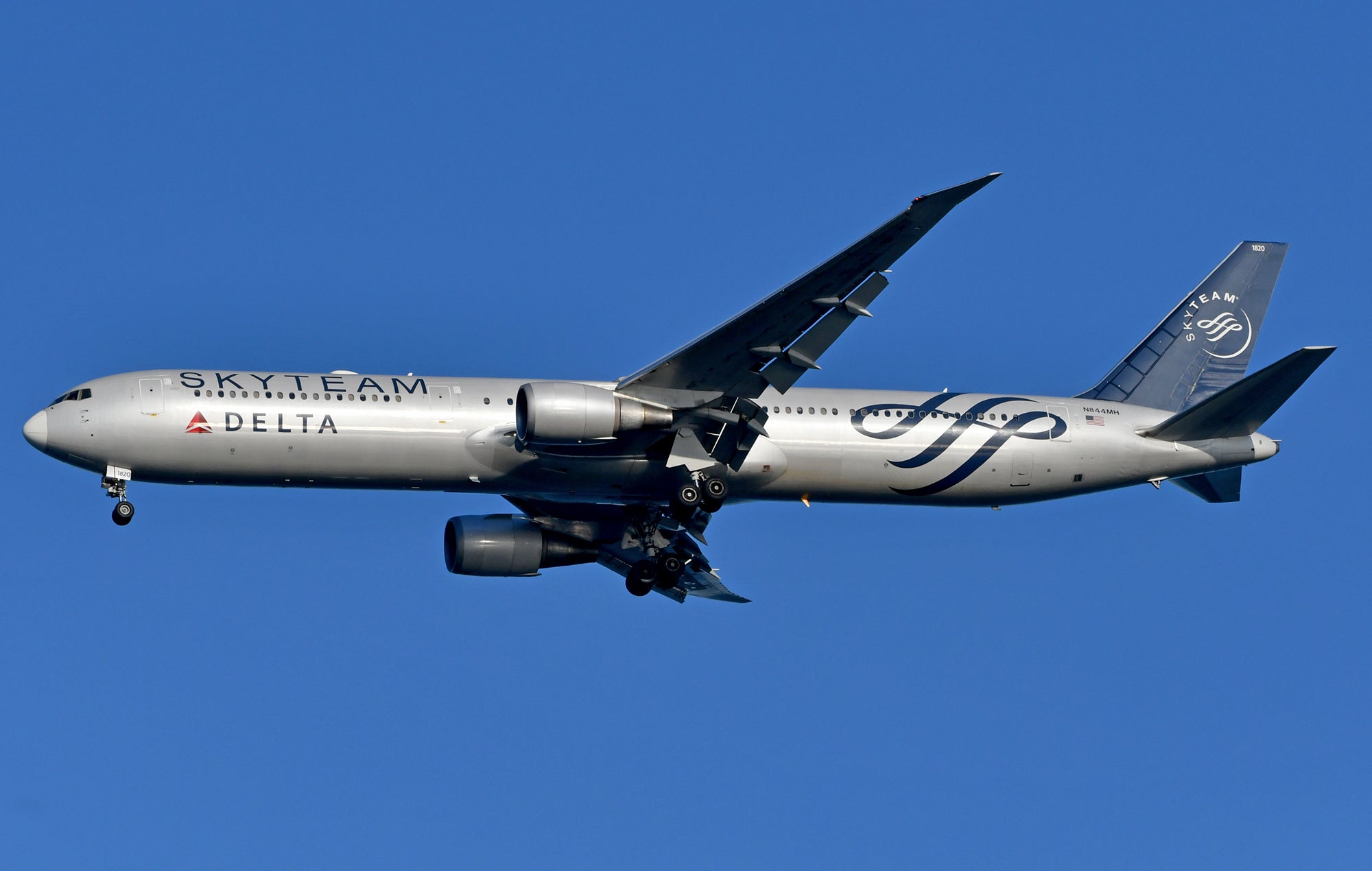 Delta 767-400ER Skyteam livery
