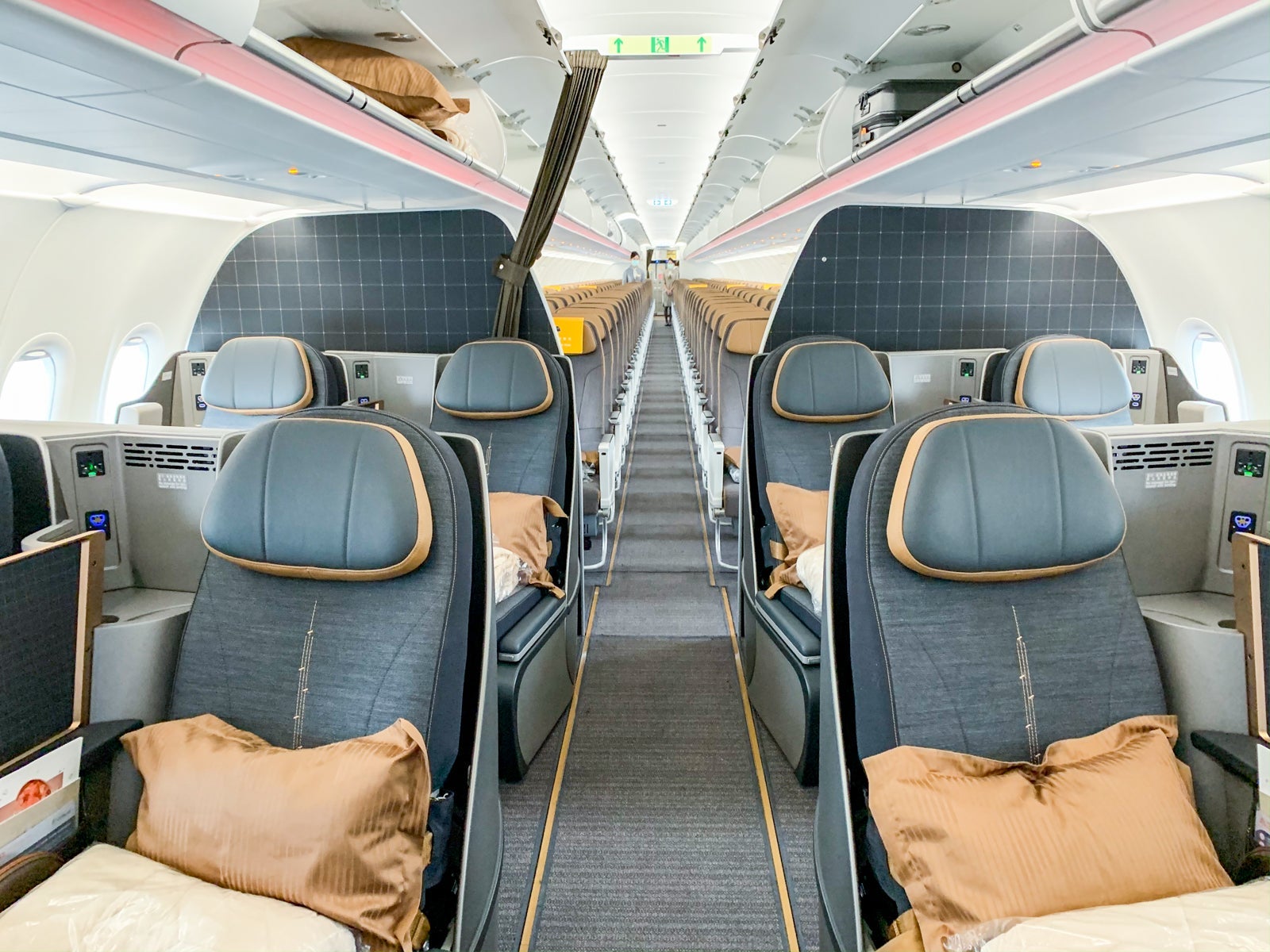 A review of Starlux Airlines A321neo in business class - The