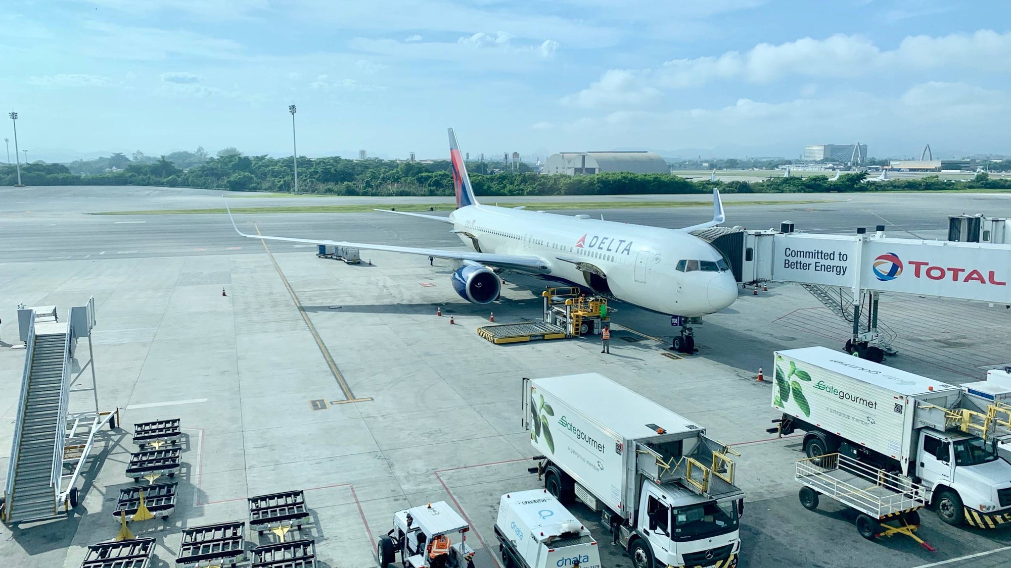 Delta 767-300R being loaded at Rio de Janeiro International Airport.