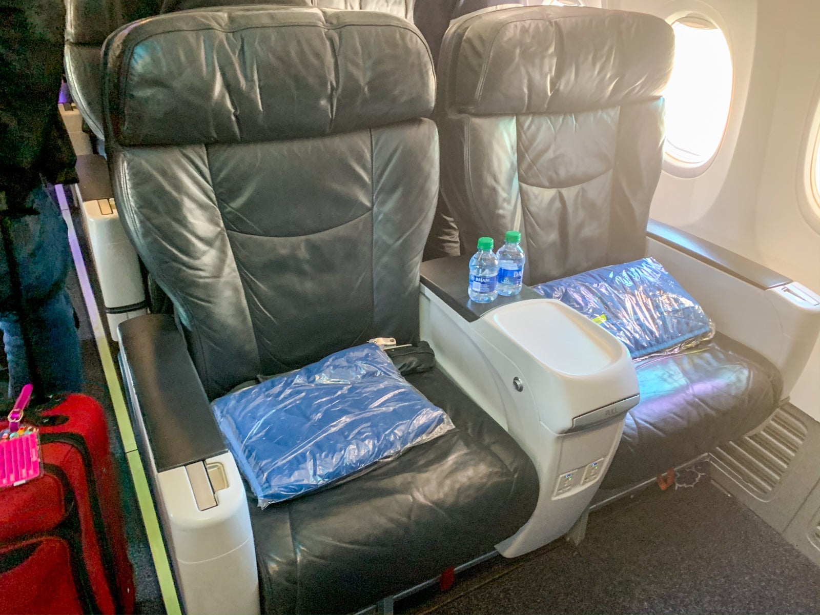 Review of Alaska Airlines transcon coach on a Boeing 737-900 - The Points  Guy