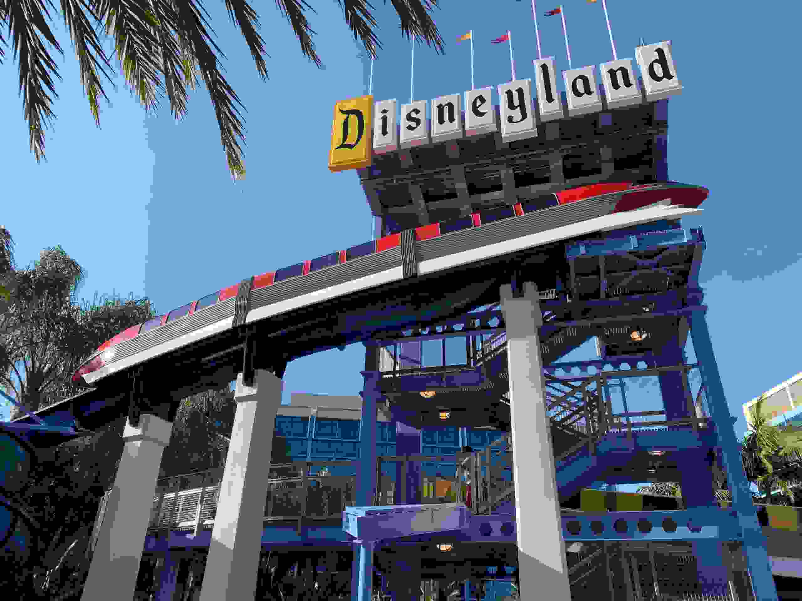 Disneyland Hotel pool area (Summer Hull/The Points Guy)