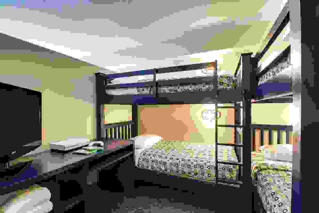 Bunk beds in one of the Kidsuites at Holiday Inn Lake Buena Vista. (Photo courtesy of Holiday Inn)