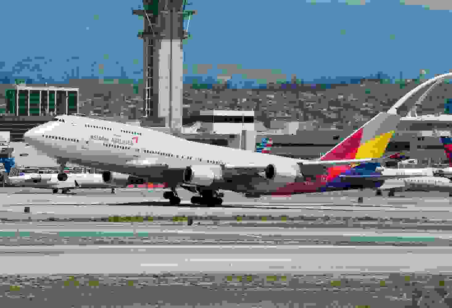 An Asiana Airlines 747-400 at LAX (Photo by Alberto Riva/The Points Guy)
