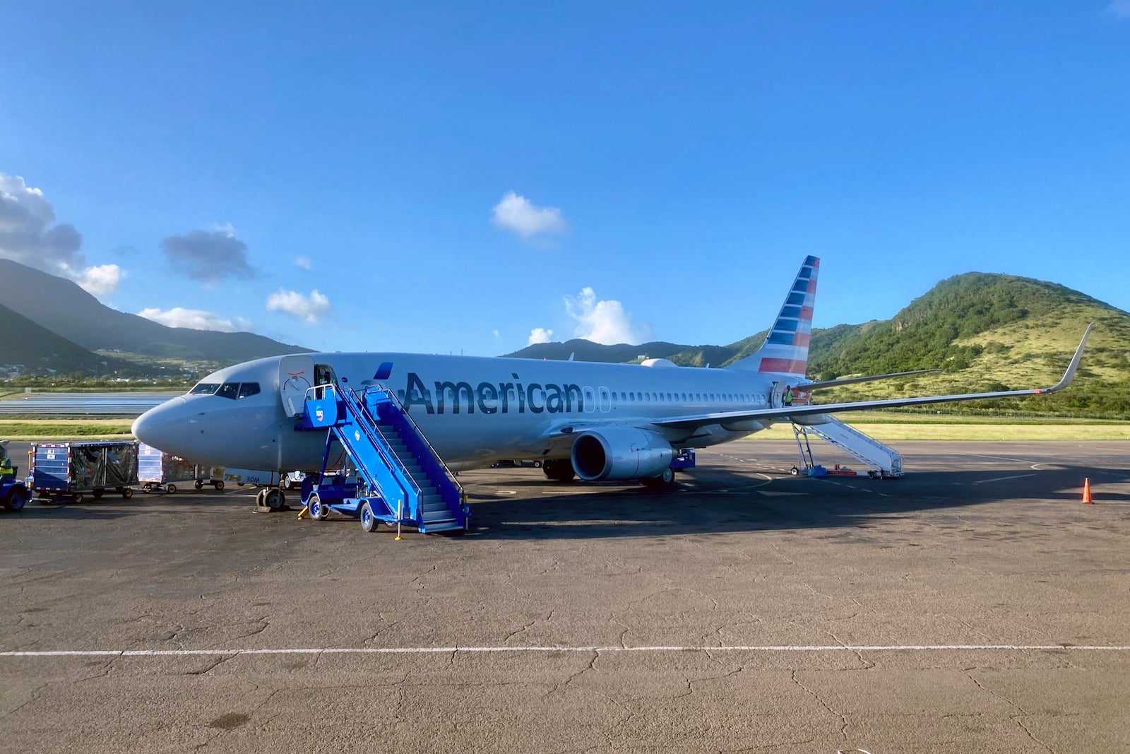 American Airlines 737 Nevis