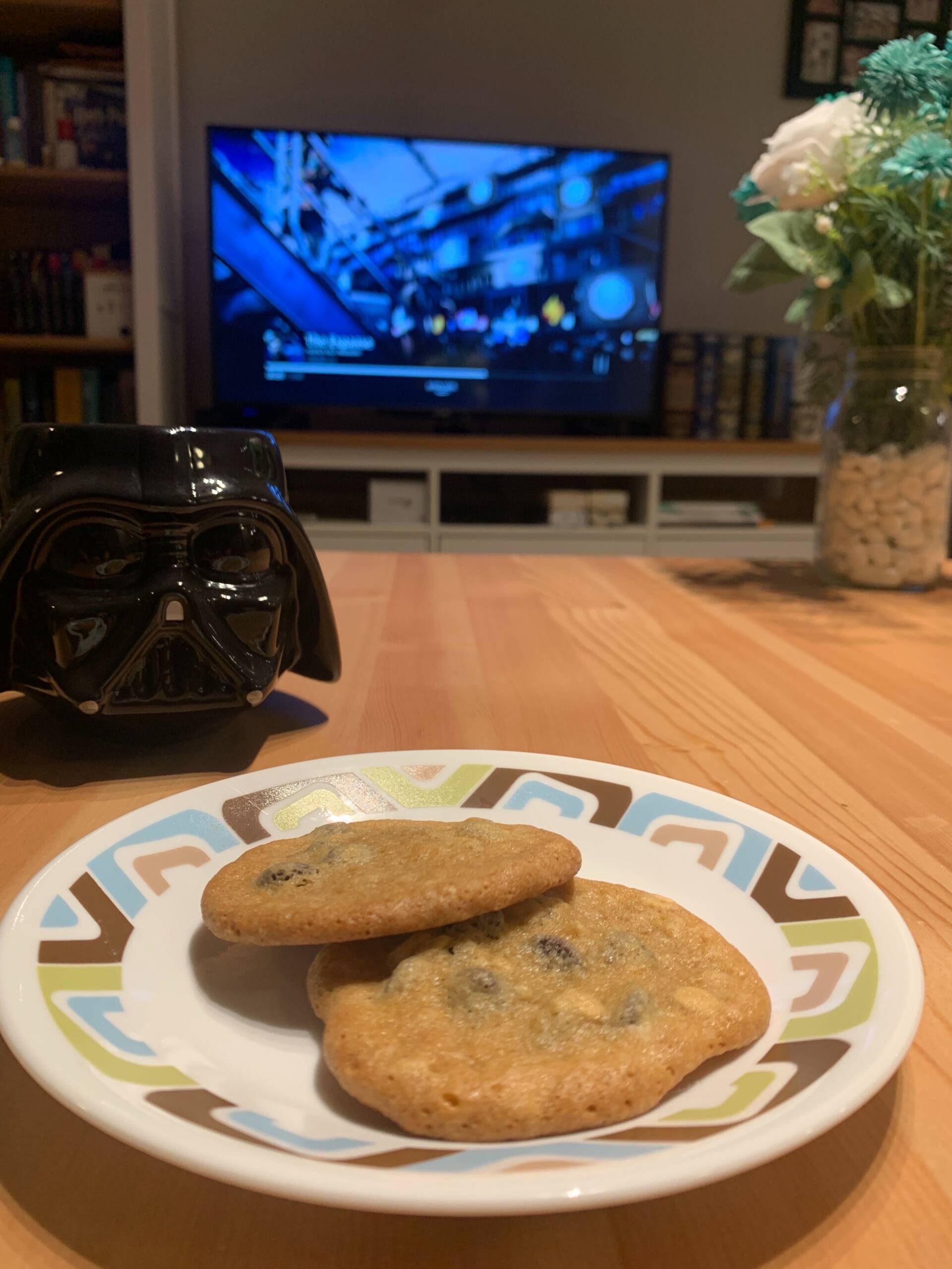 Cookies in front of the tv