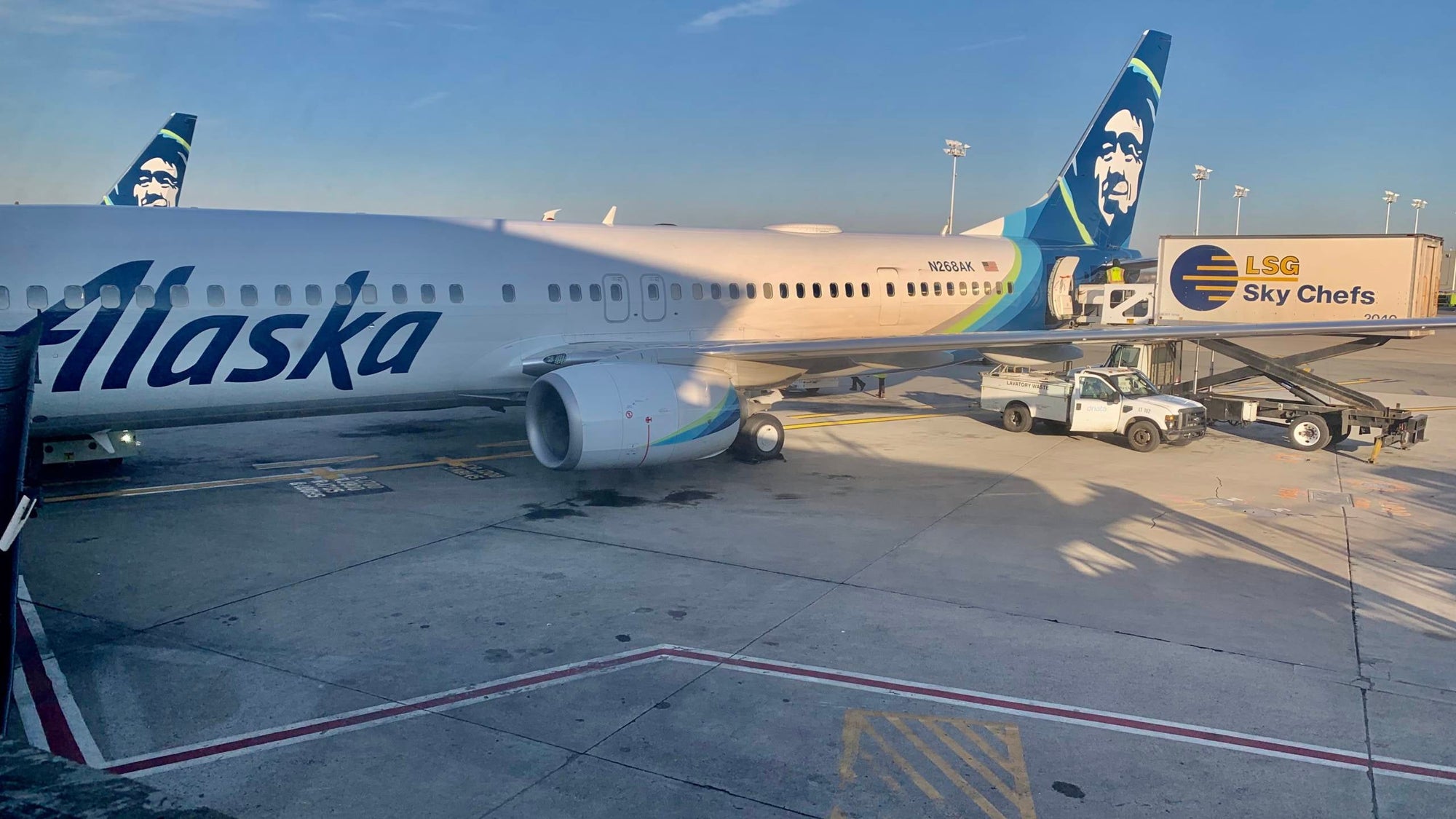 Alaska N268AK Boeing 737-900