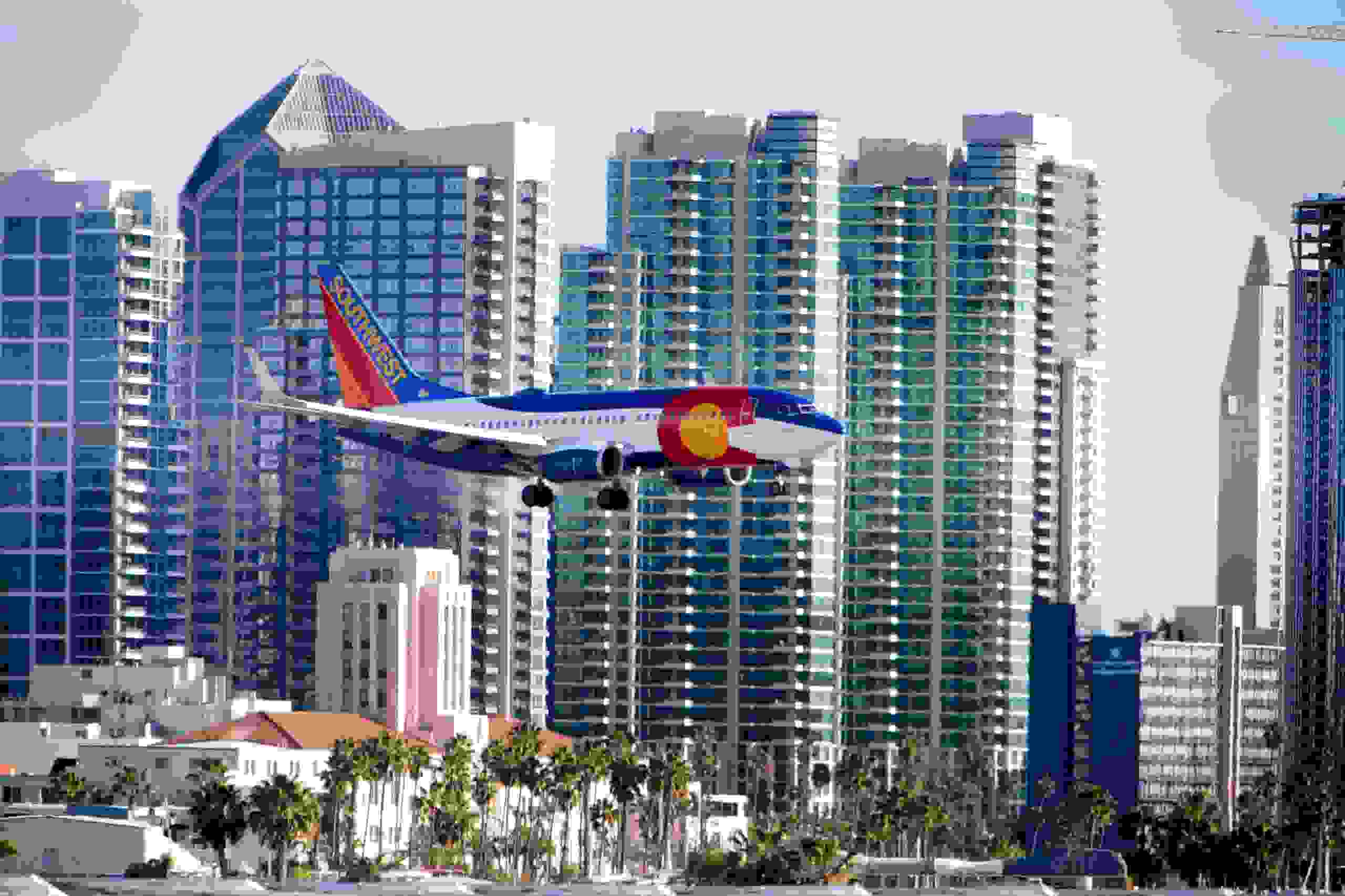 (GERMANY OUT) A Boeing 737 of Southwest Airlines approaching Lindbergh Field, with high rises of the San Diego skyline in the background. (Photo by Dünzl/ullstein bild via Getty Images)