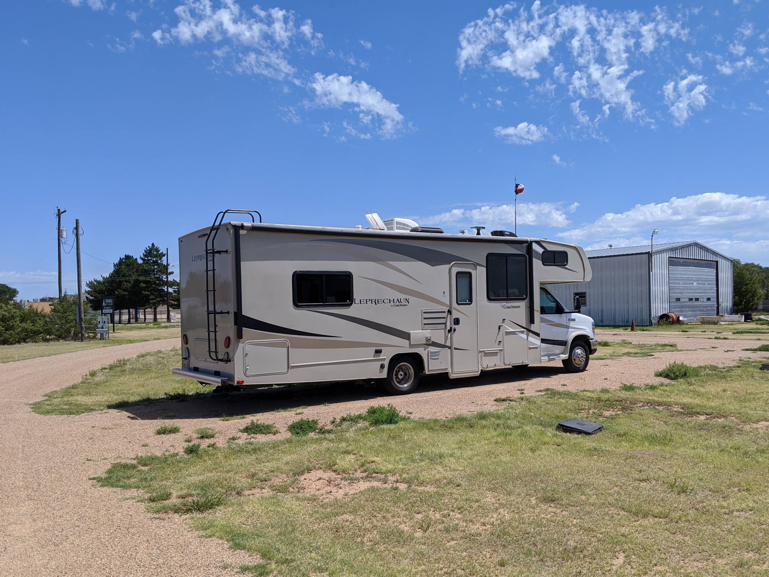 El Monte Coachman Leprechaun RV rental
