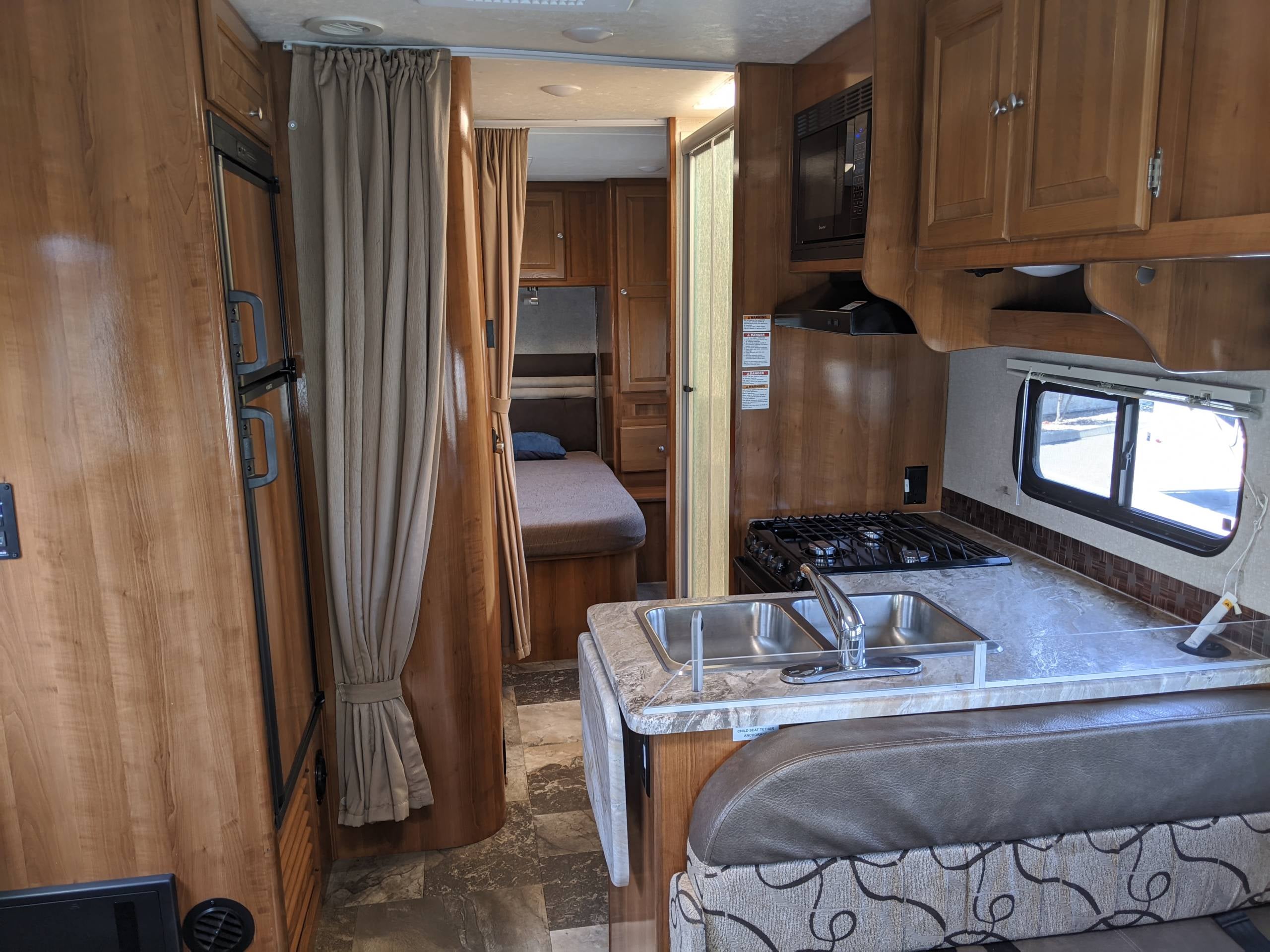 El Monte Coachman Leprechaun RV rental