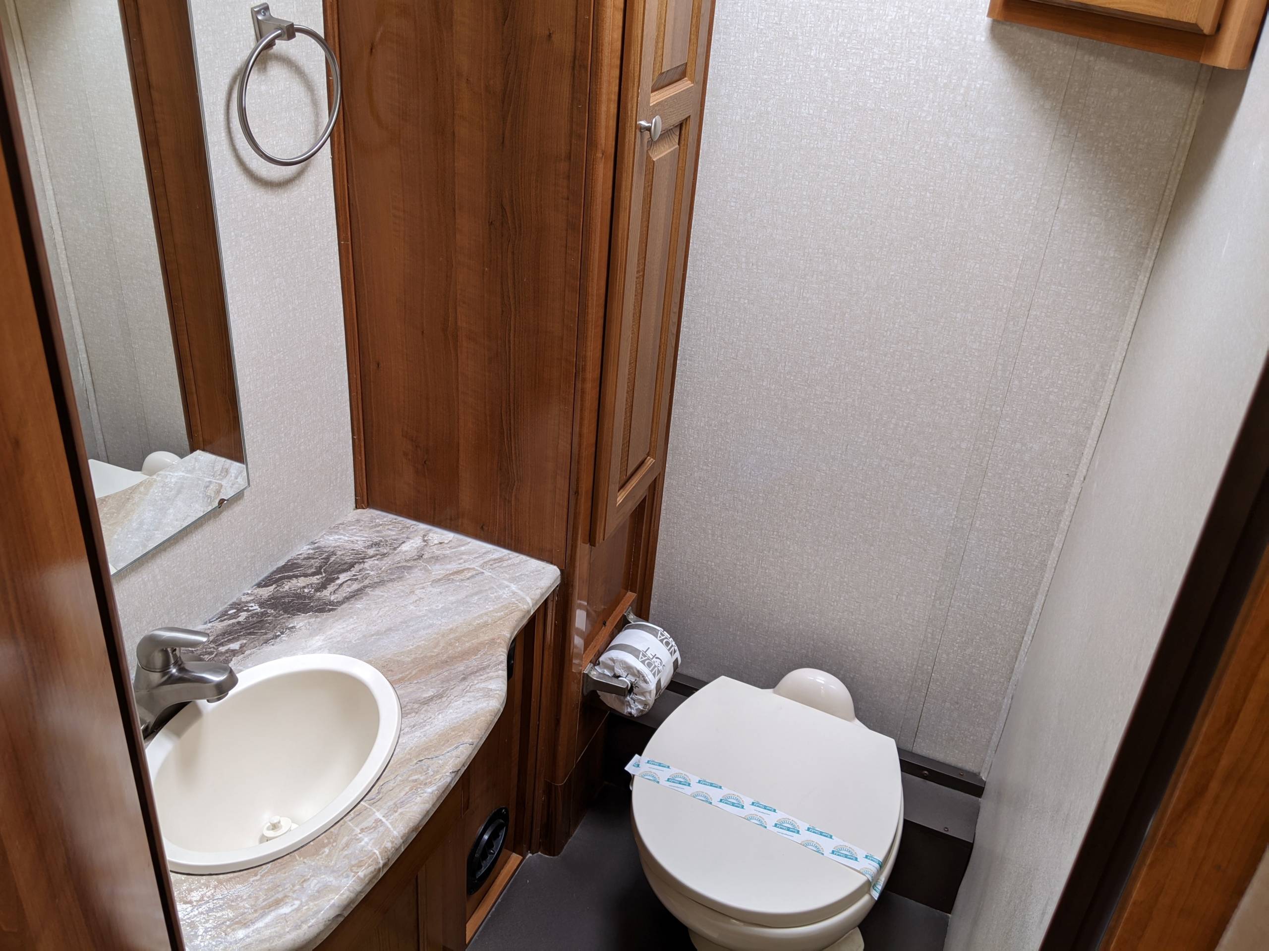 El Monte Coachman Leprechaun RV rental