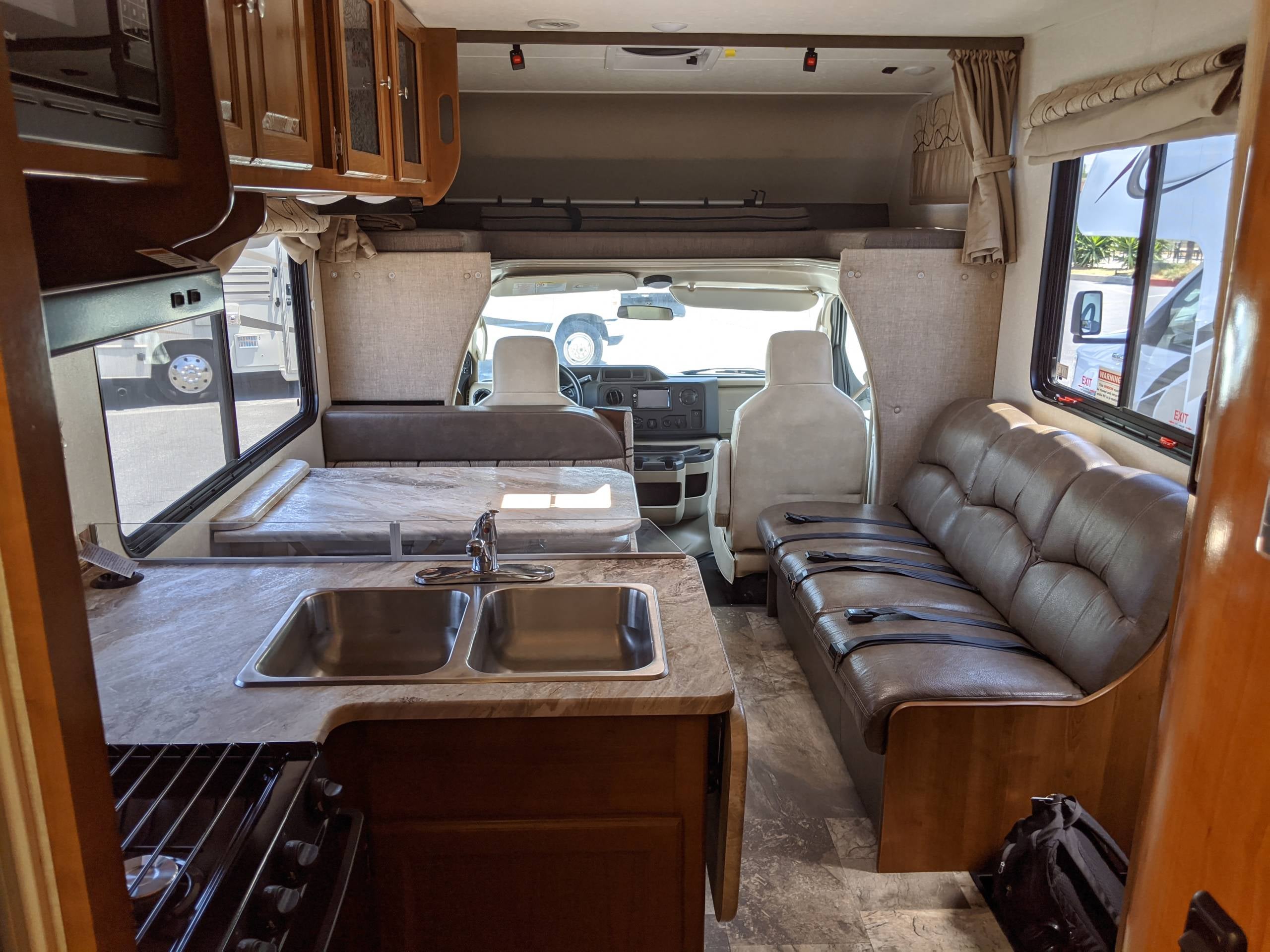 El Monte Coachman Leprechaun RV rental