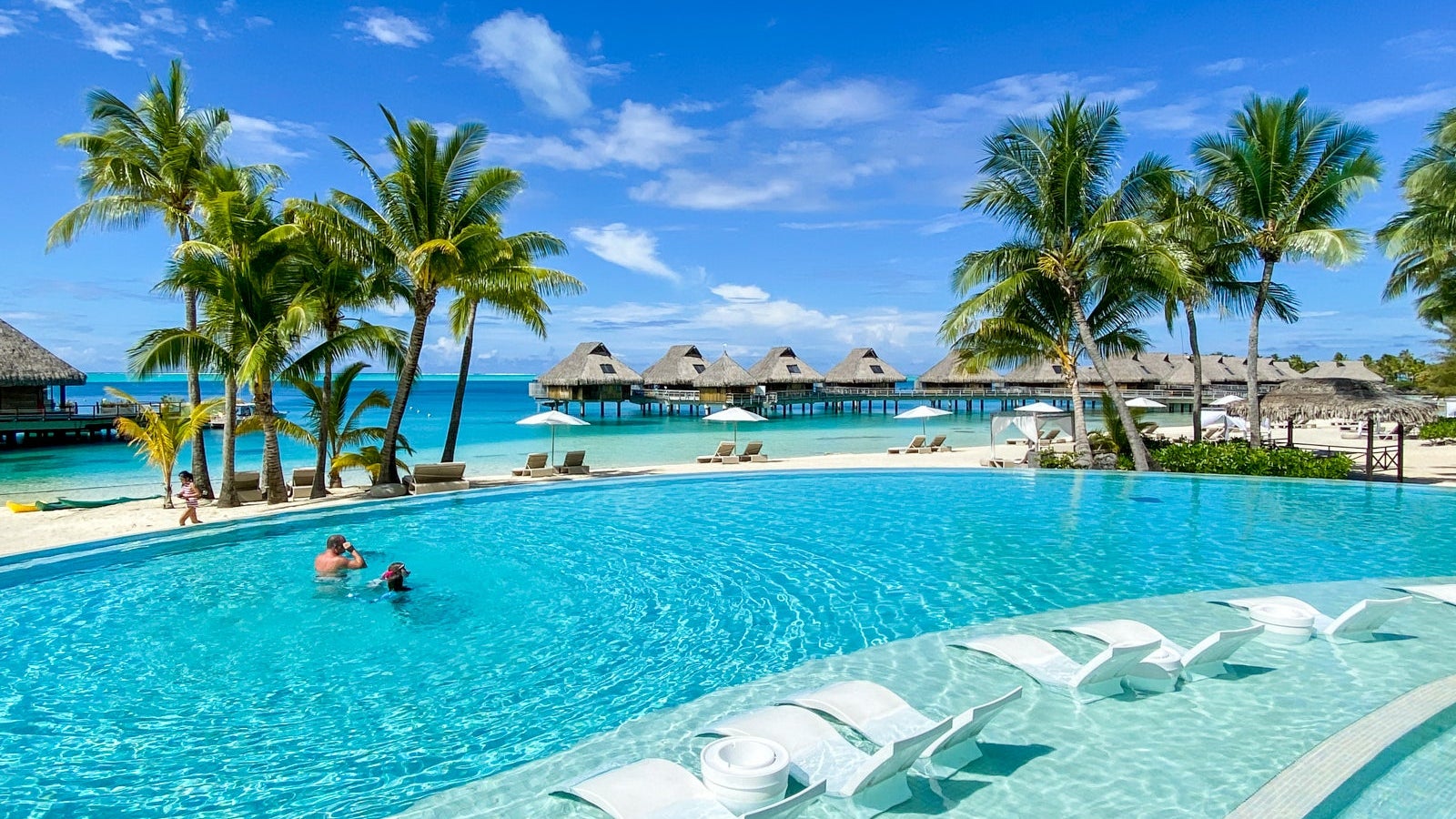 How Far in Advance to Book a Hotel: Expert Tips