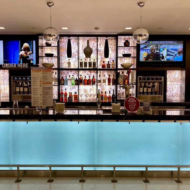 Delta SkyMiles Reserve American Express Card review: Top-tier perks for Delta flyers