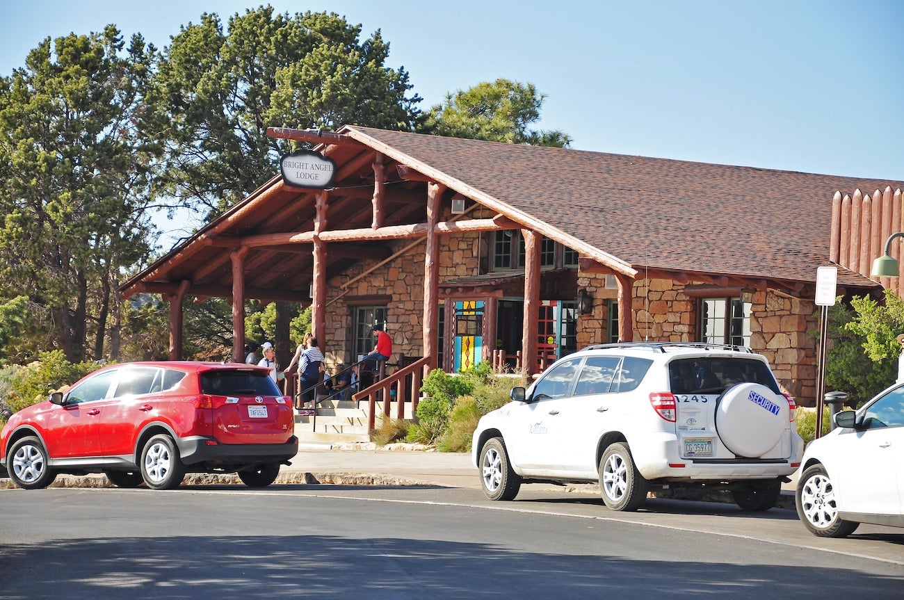 Hotel near grand canyon with cars outside