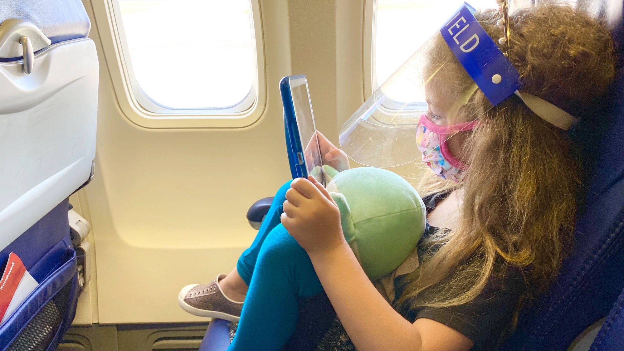 kid mask on plane