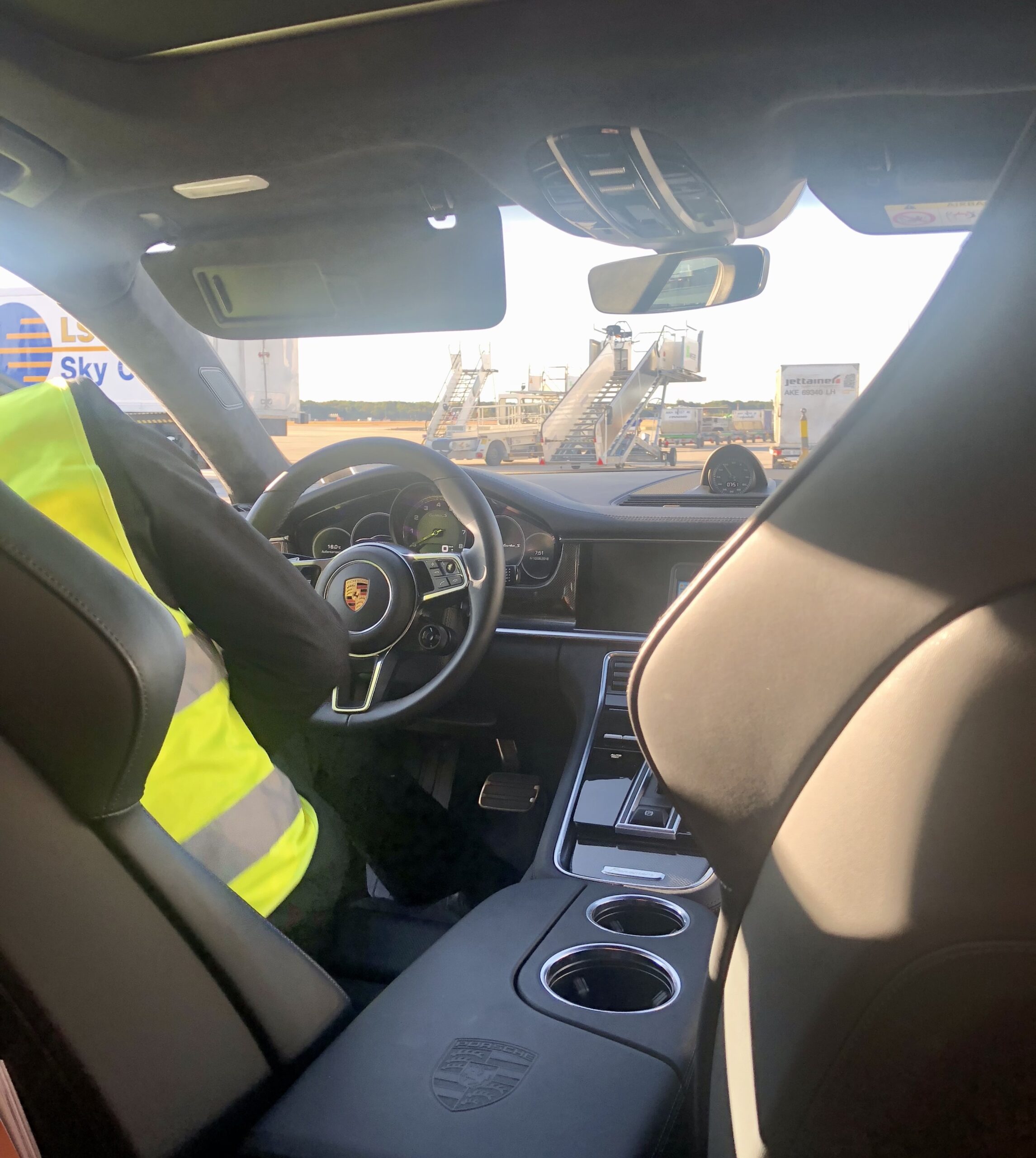 Lufthansa Porsche Transfer