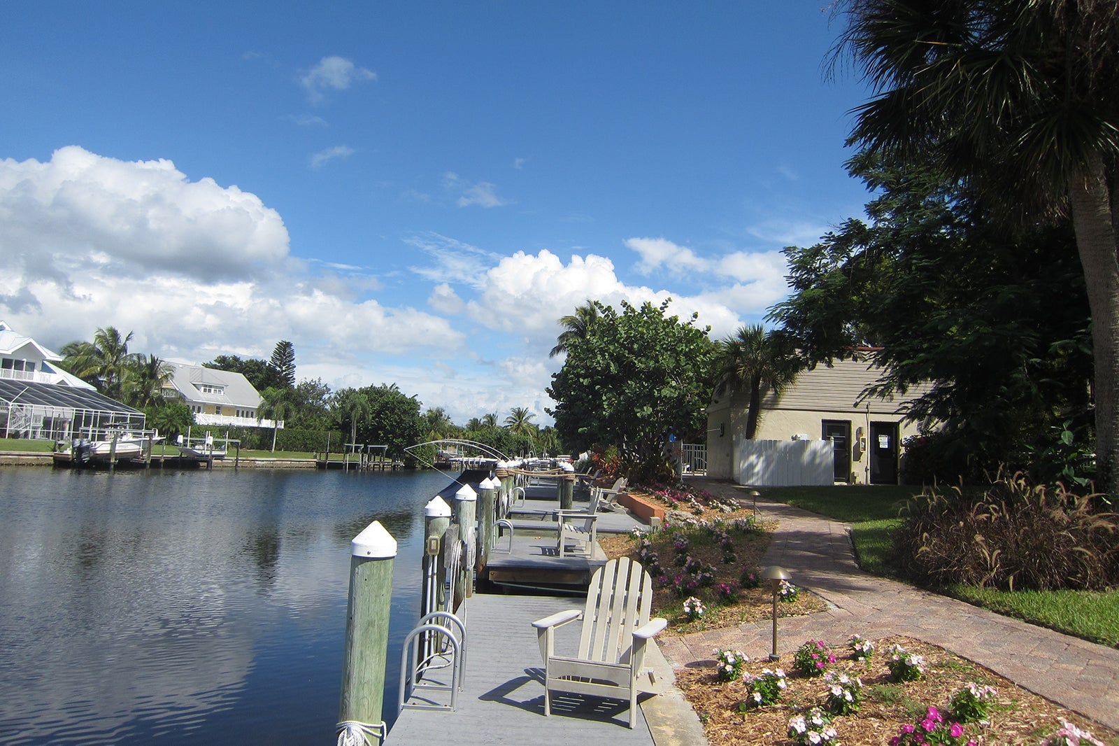 Sanibel Moorings Resort - canal docks