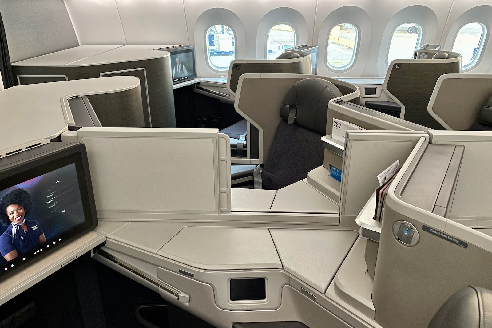 First look: American's new and improved 787-8 Dreamliner - The