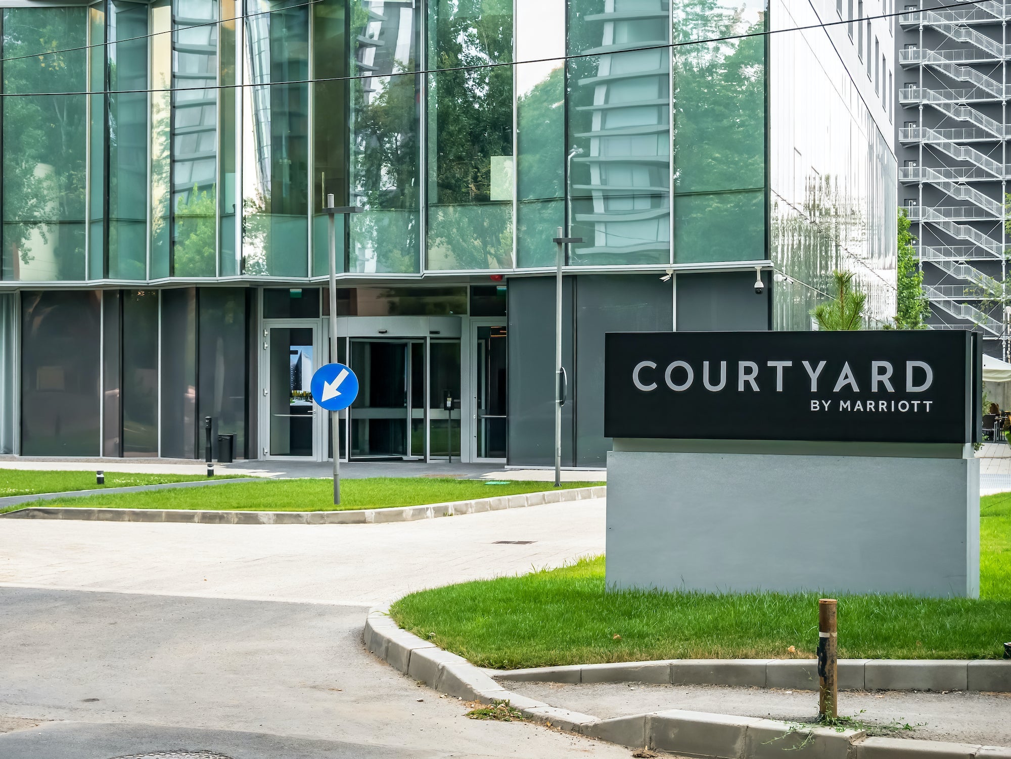 Courtyard Hotel Sign