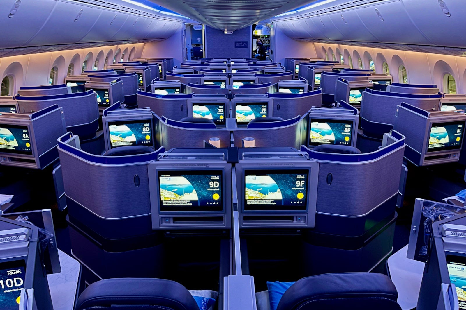 United 787-10 business class